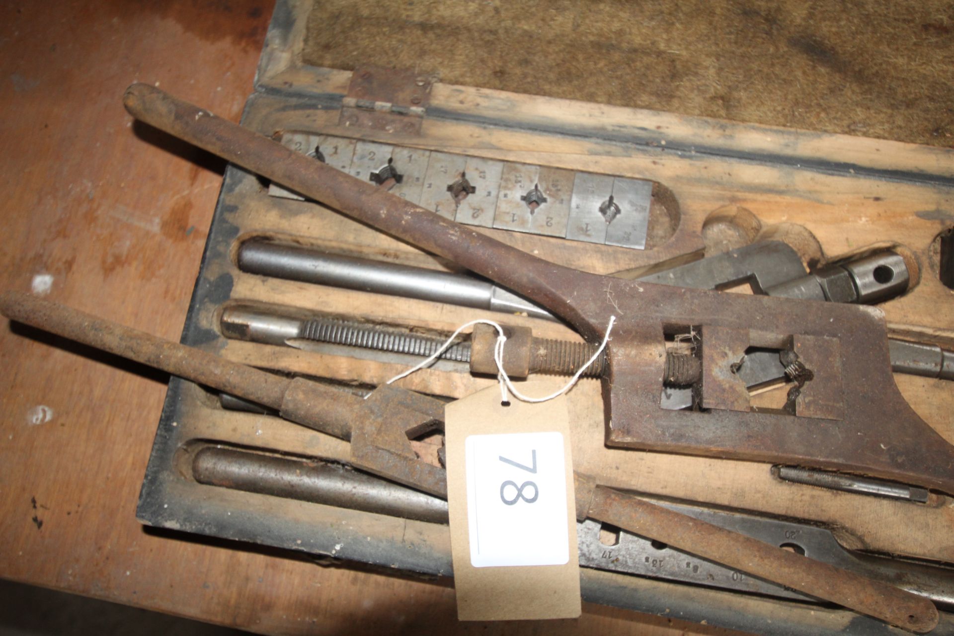 Vintage imperial Tap and Die set in wooden case. - Image 2 of 3