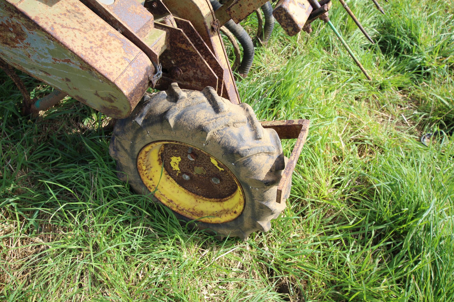 Carier 4m spring tine drill. Owned from new. - Image 15 of 19