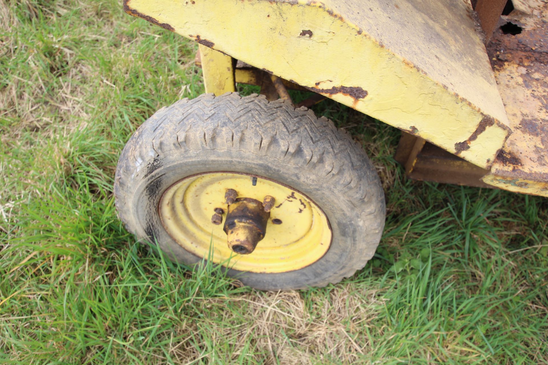 Thwaites 2WD manual tip dumper. With single cylinder Lister diesel engine. Not running recently - Image 10 of 22