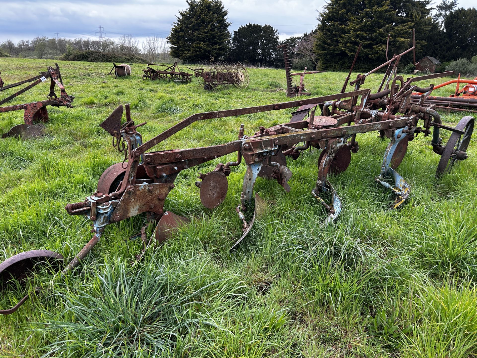 Ransomes Multitrac four furrow conventional trailed plough. With discs. - Image 4 of 25