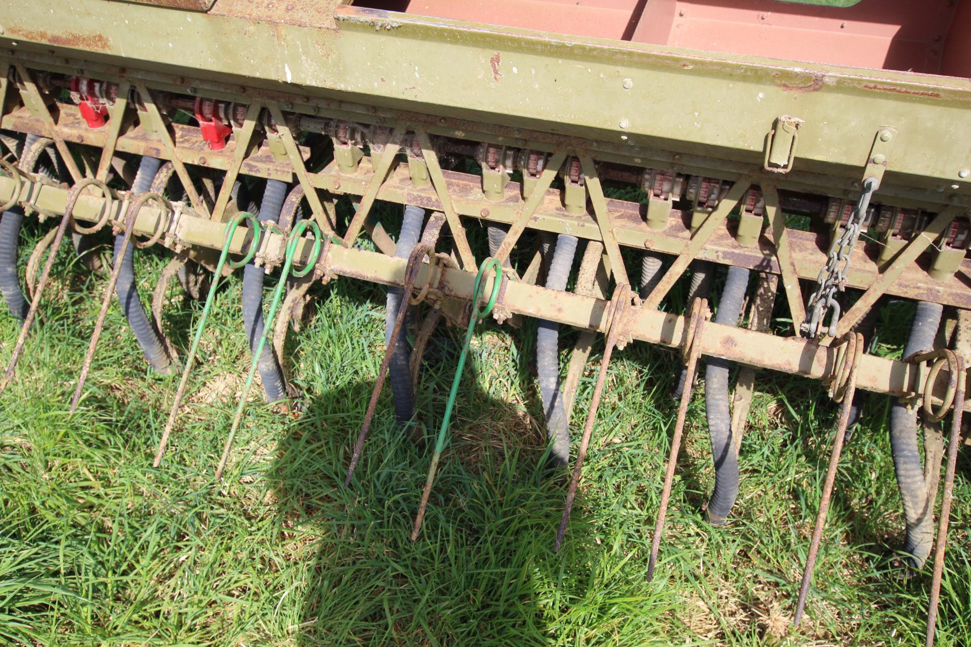 Carier 4m spring tine drill. Owned from new. - Image 12 of 19