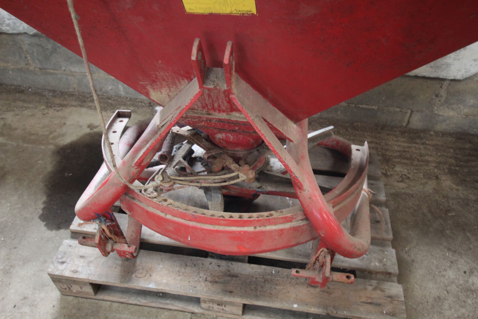 Lely single disc fertiliser spreader. - Image 2 of 10