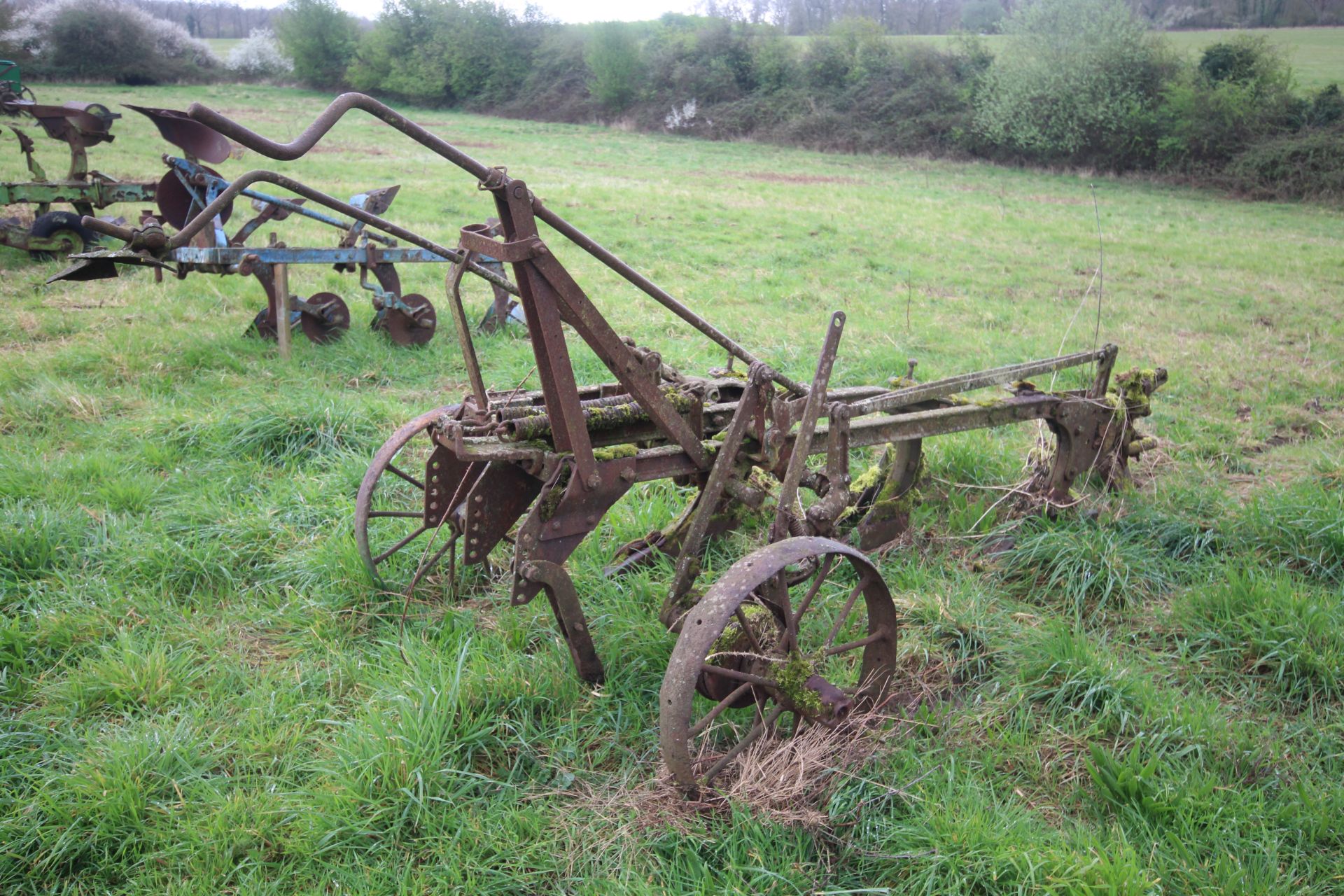 Ransomes three furrow trailed plough (no drawbar). - Bild 4 aus 19