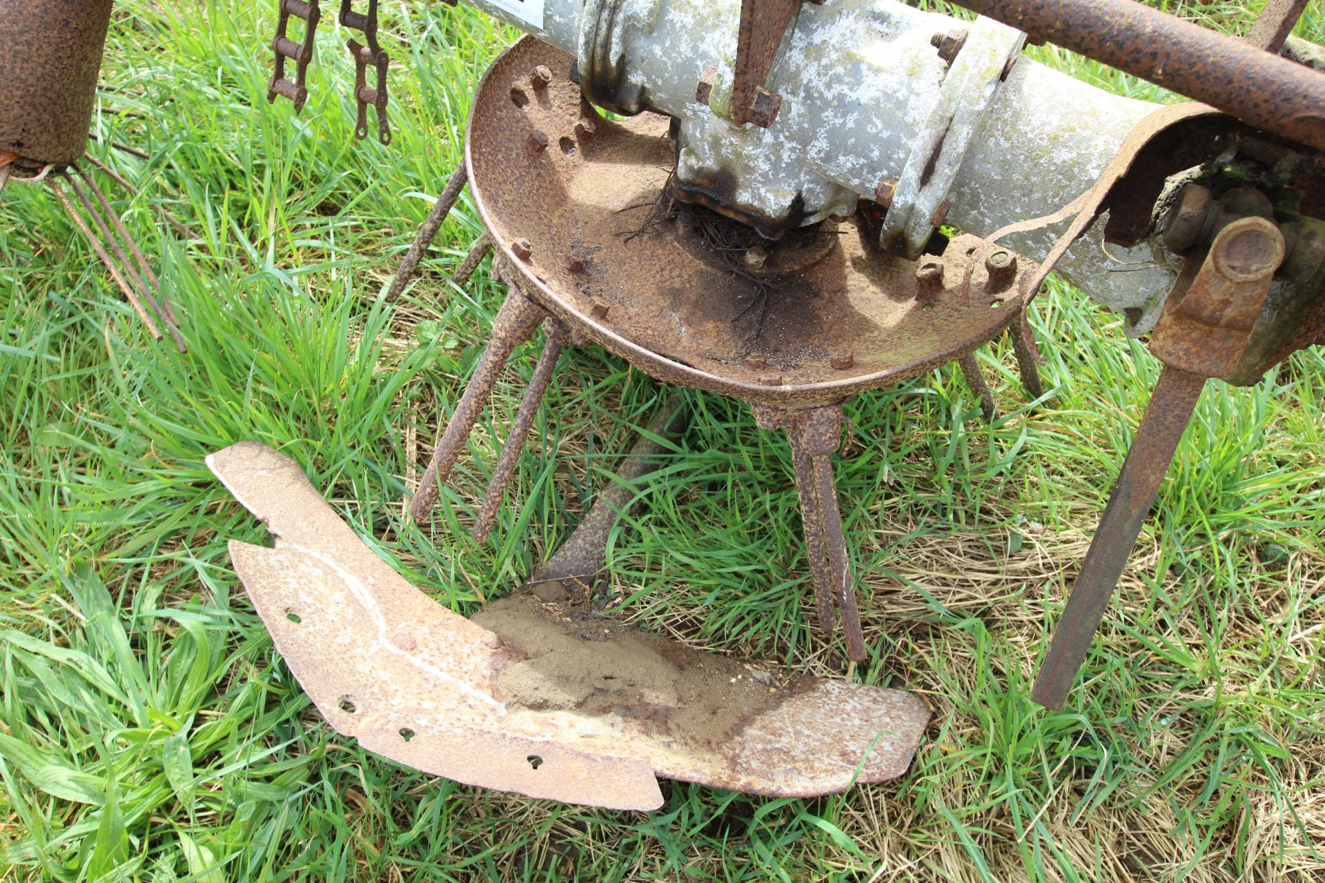 Ferguson PTO driven potato spinner. - Image 3 of 8