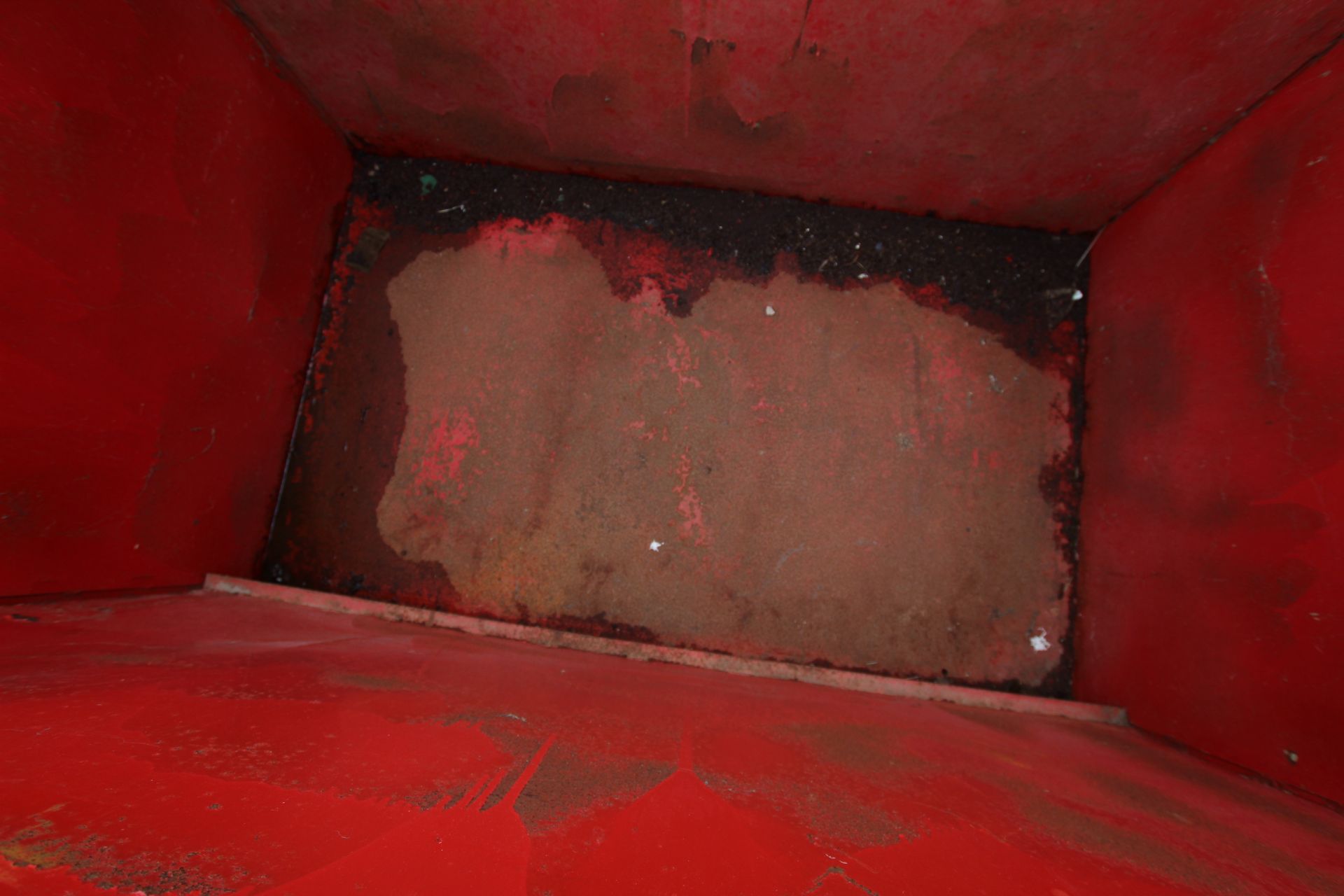 2T grain bin with bottom opening flap. - Image 5 of 5