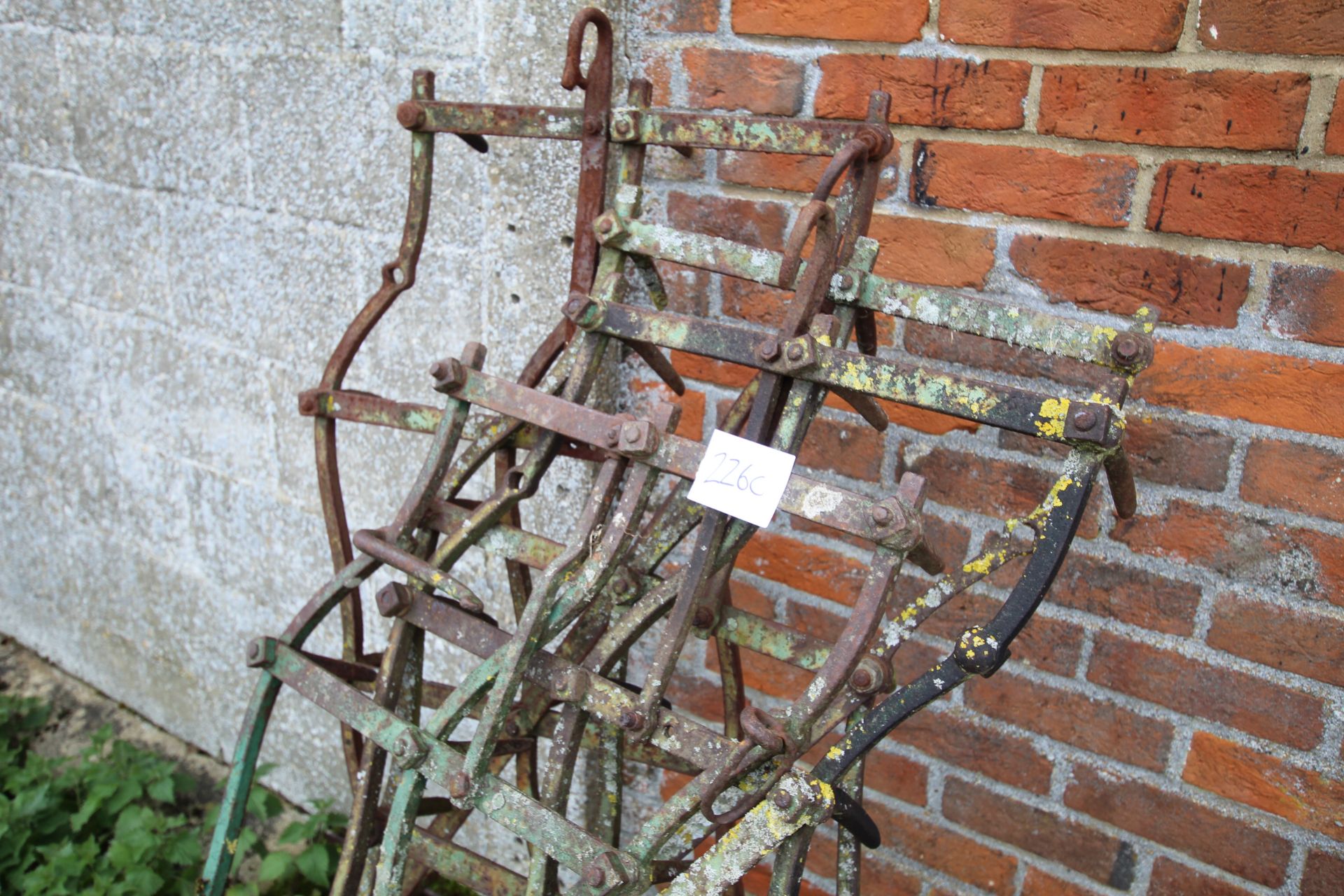 Various seed harrows. - Bild 2 aus 3