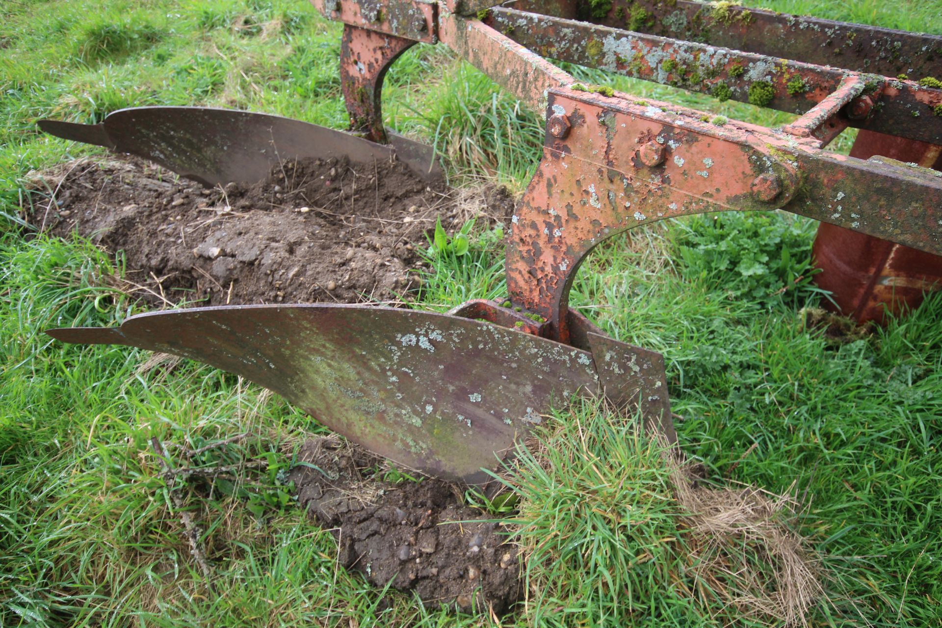 Ransomes three furrow conventional plough. Converted to two furrow. - Image 8 of 15