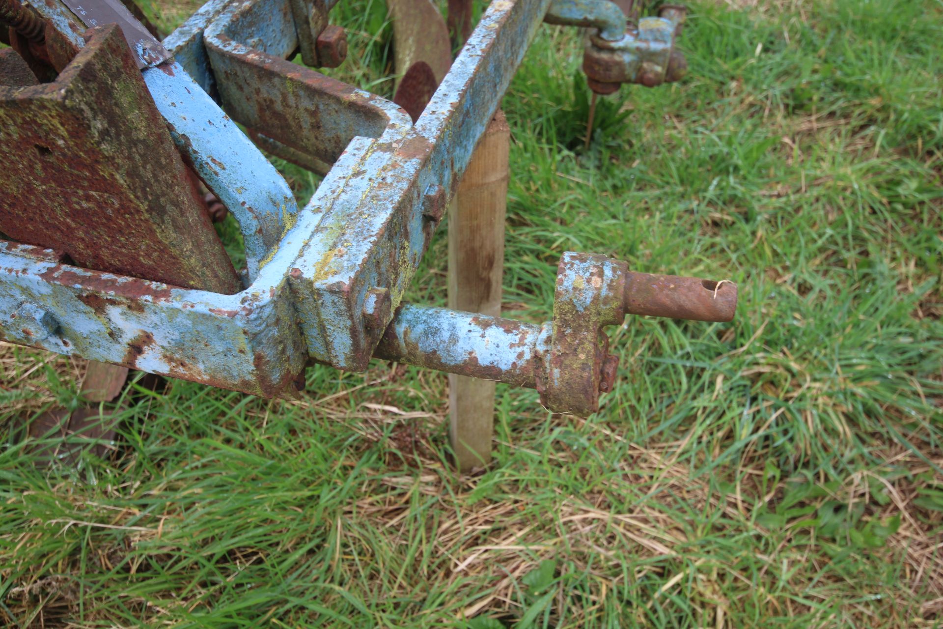 Ransomes TS59N 3 furrow conventional plough. With YL bodies, discs and skimmers. Owned from new. - Image 7 of 19