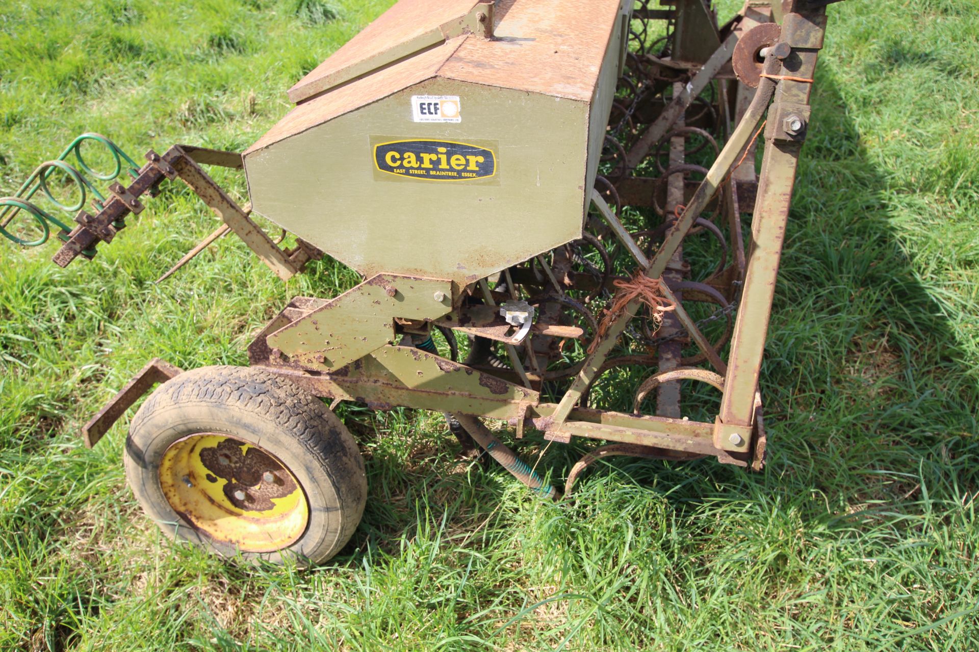 Carier 4m spring tine drill. Owned from new. - Bild 8 aus 19