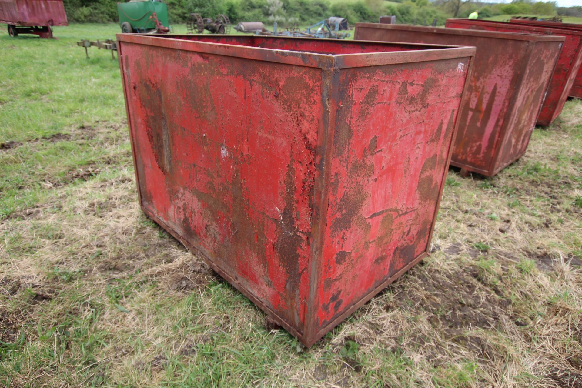 2T grain bin with bottom opening flap. - Image 2 of 5