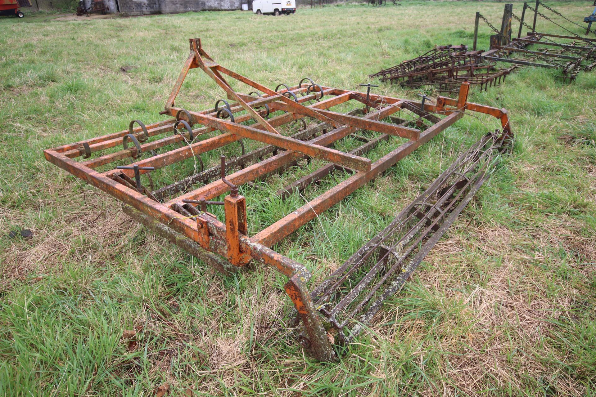 Blench 10ft mounted combination harrow. Comprising two rows spring tines, four rows Dutch harrow - Image 3 of 16