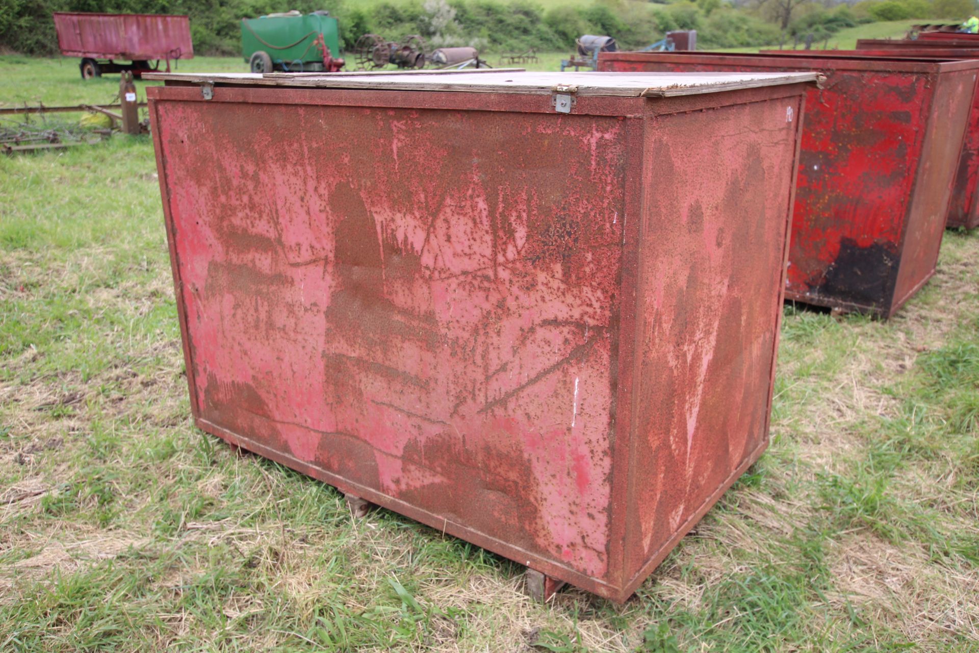 2T grain bin with bottom opening flap. - Image 2 of 5