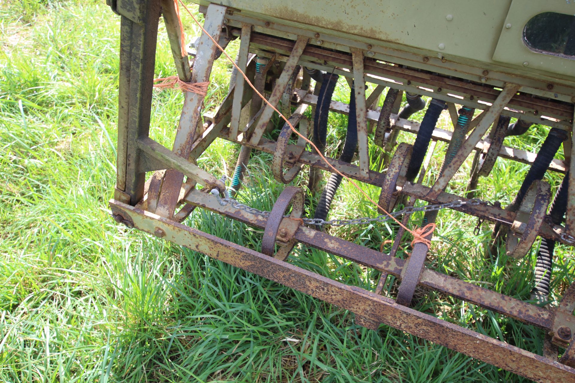 Carier 4m spring tine drill. Owned from new. - Image 7 of 19