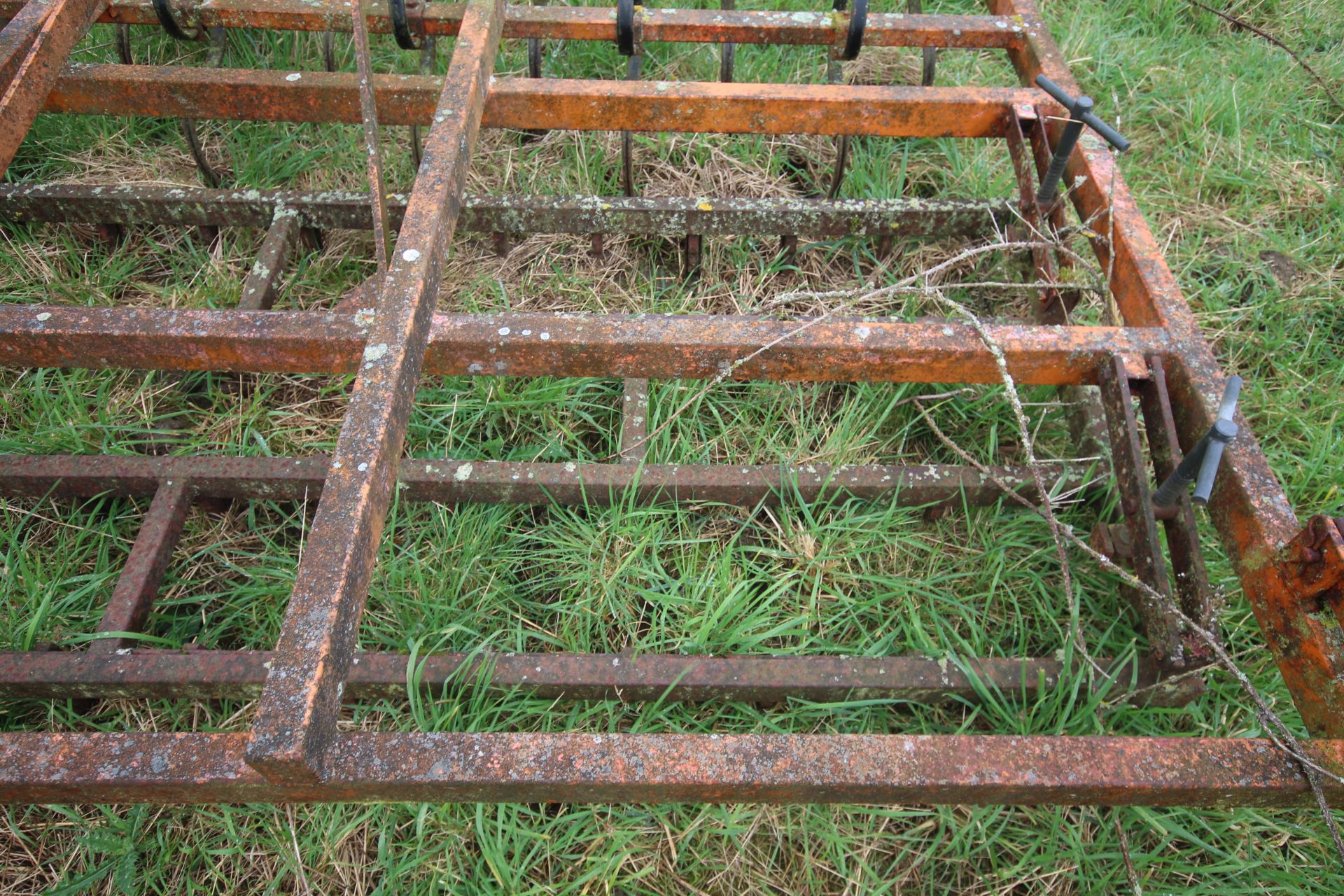 Blench 10ft mounted combination harrow. Comprising two rows spring tines, four rows Dutch harrow - Image 16 of 16