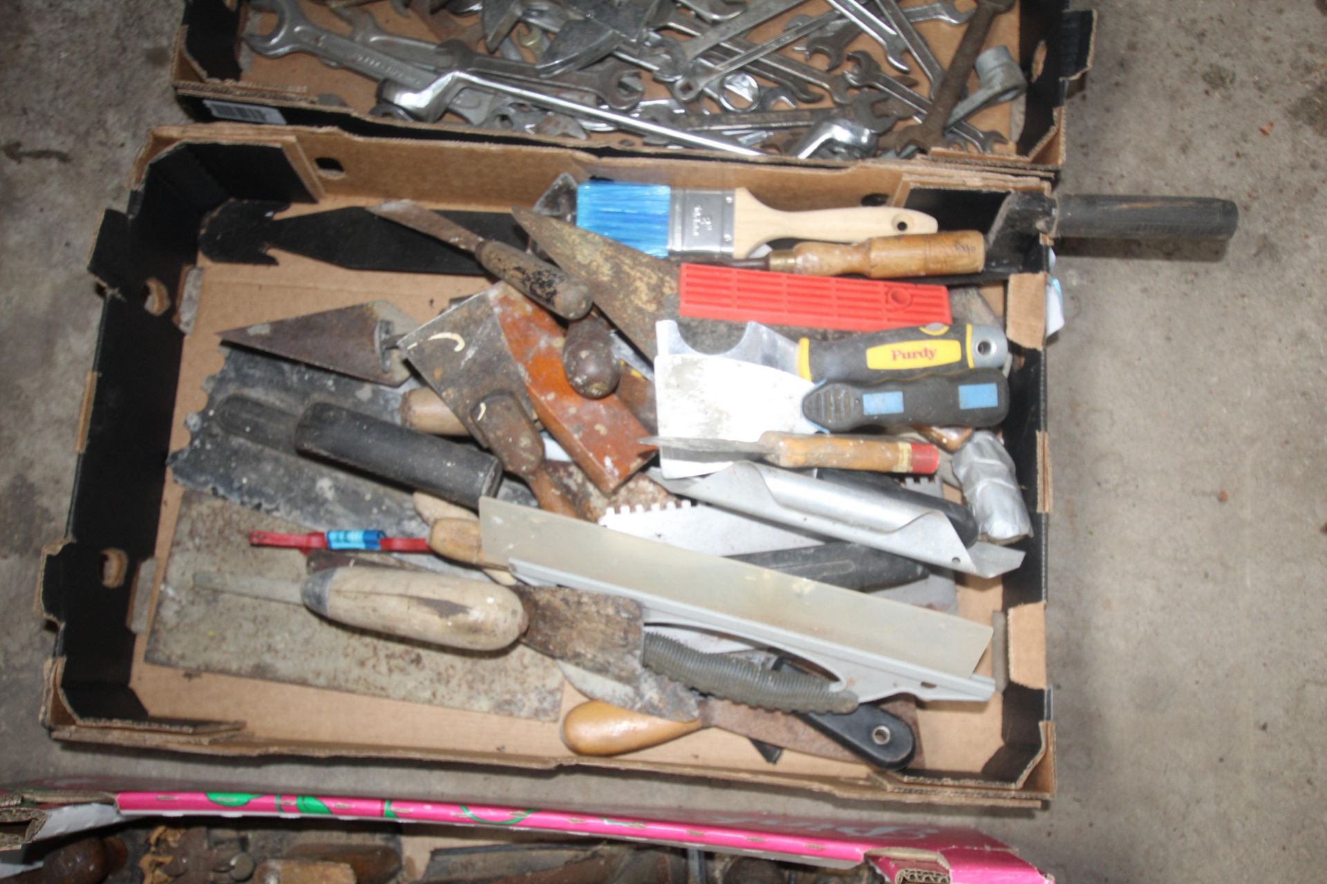 Tray of various scrapers, plasterers floats etc.
