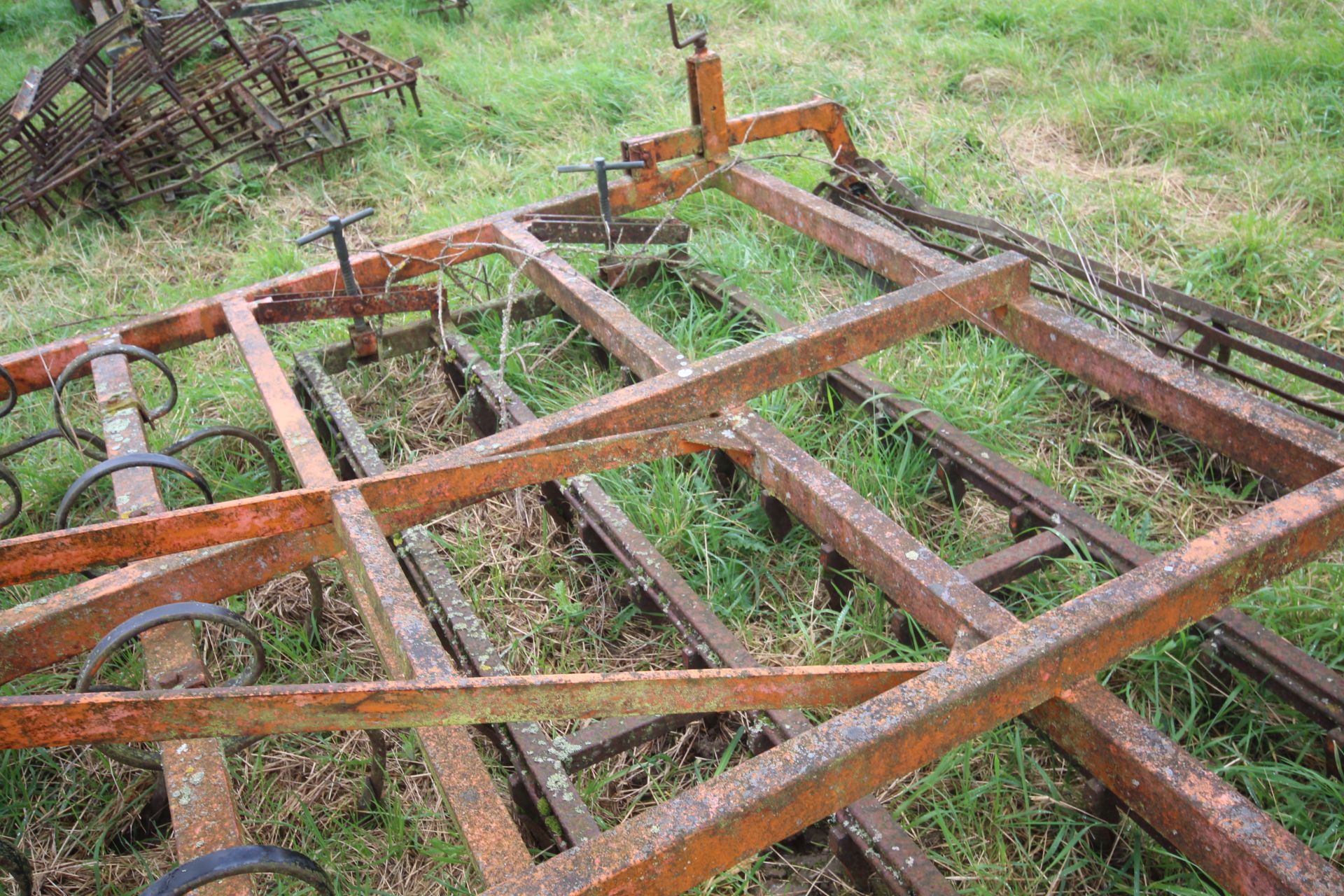 Blench 10ft mounted combination harrow. Comprising two rows spring tines, four rows Dutch harrow - Image 13 of 16