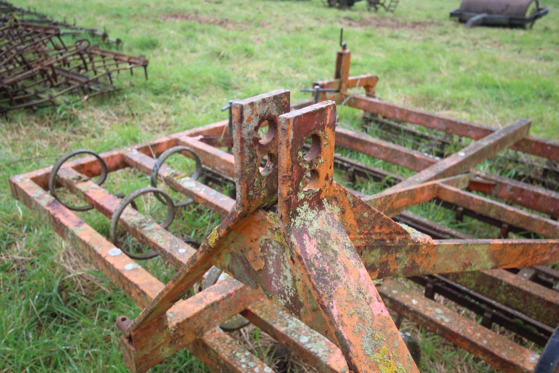 Blench 10ft mounted combination harrow. Comprising two rows spring tines, four rows Dutch harrow - Image 6 of 16