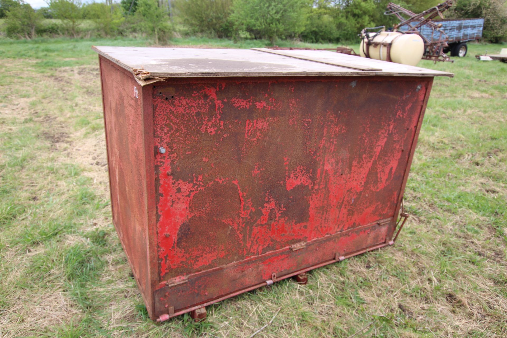 2T grain bin with bottom opening flap.