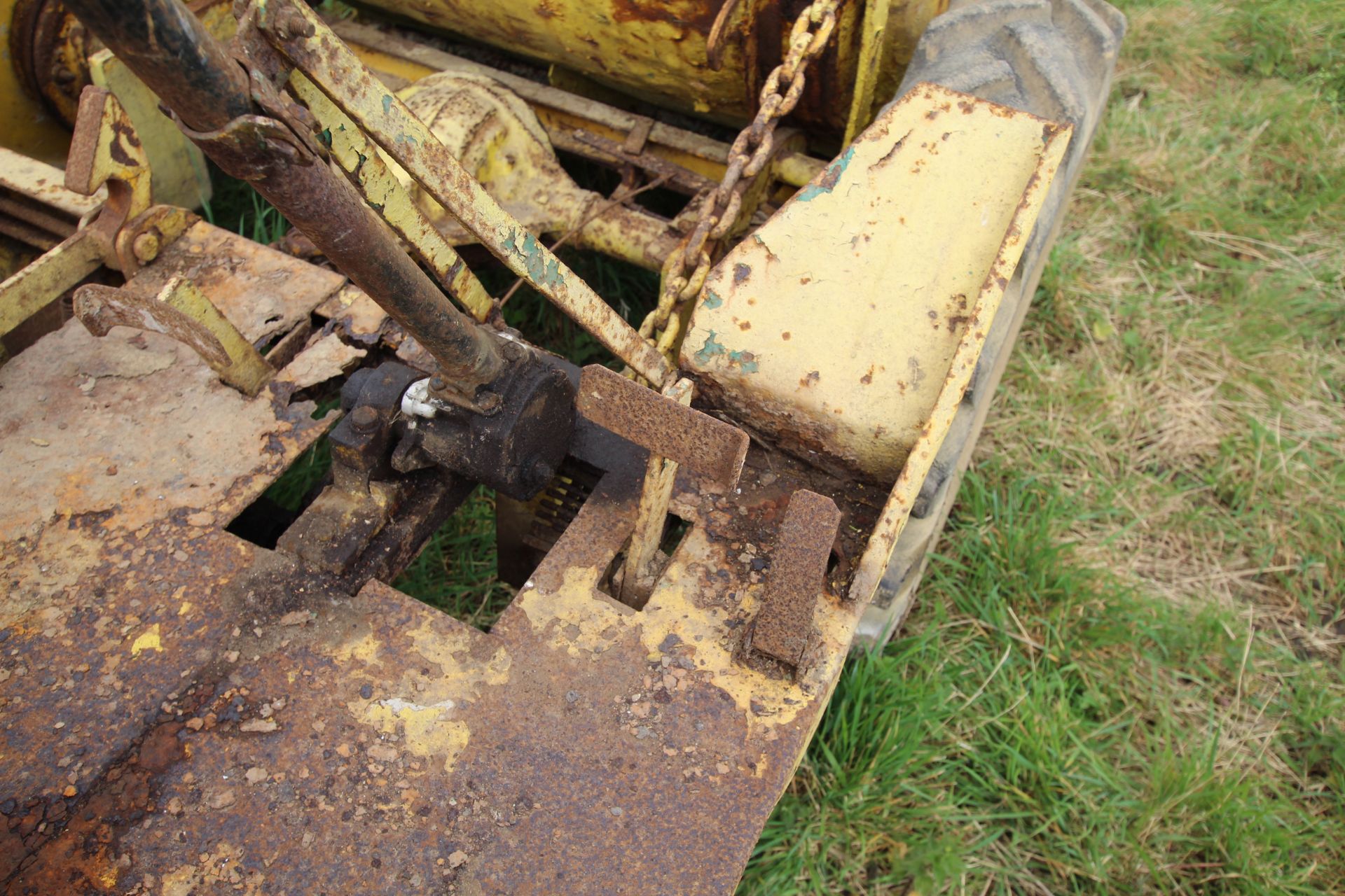 Thwaites 2WD manual tip dumper. With single cylinder Lister diesel engine. Not running recently - Image 13 of 22