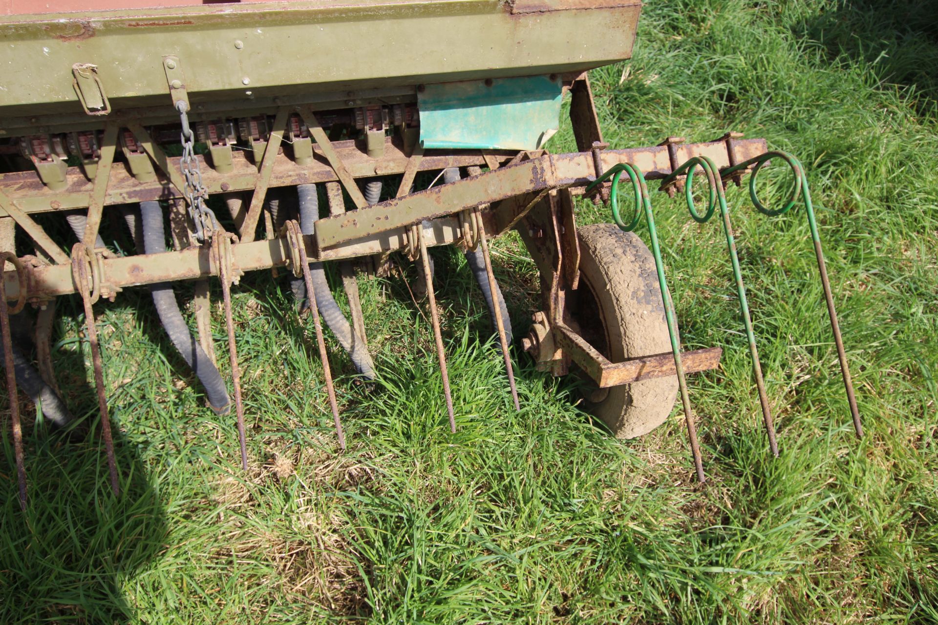 Carier 4m spring tine drill. Owned from new. - Image 11 of 19
