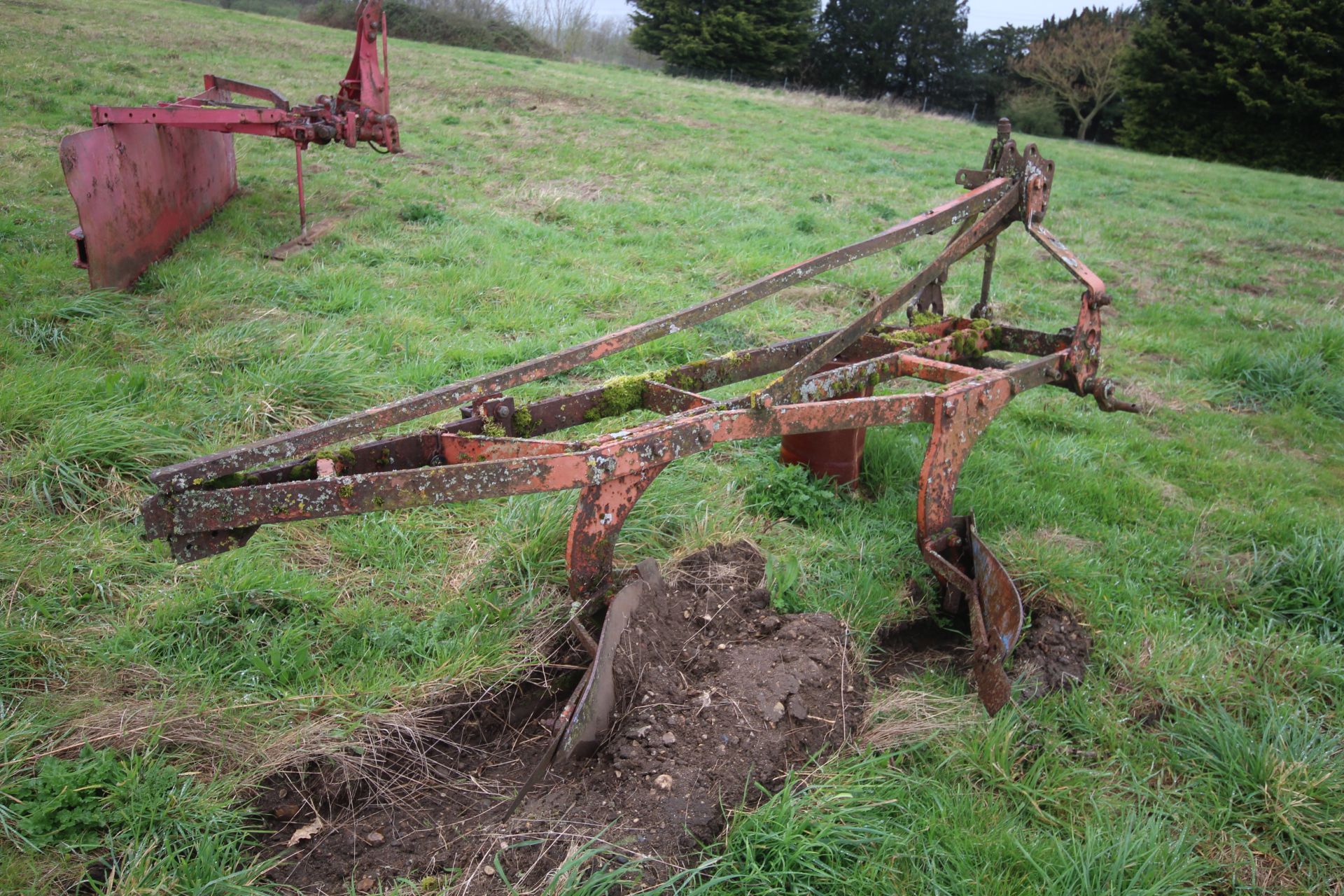 Ransomes three furrow conventional plough. Converted to two furrow. - Image 2 of 15
