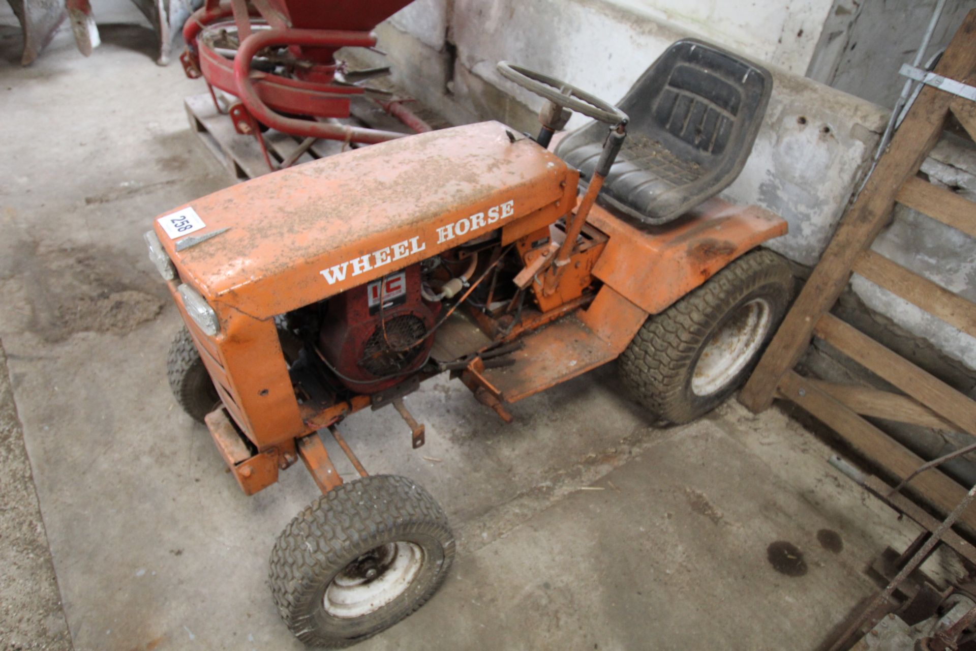 Wheel Horse 141 garden tractor. With 11 HP Briggs and Statton engine. - Bild 2 aus 15