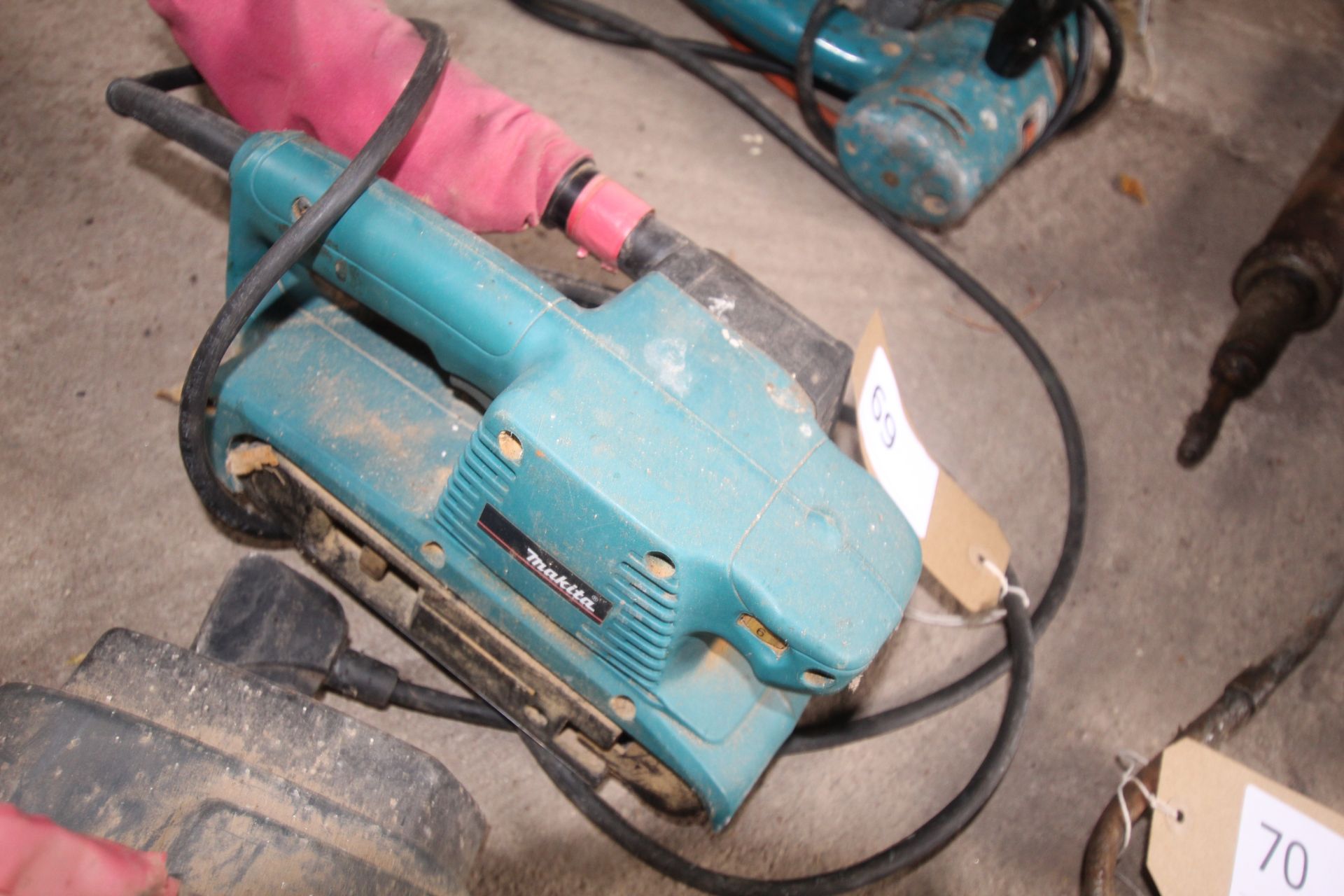 Makita belt sander, Skil planer and a bag containing various sanding belts etc. - Image 2 of 3