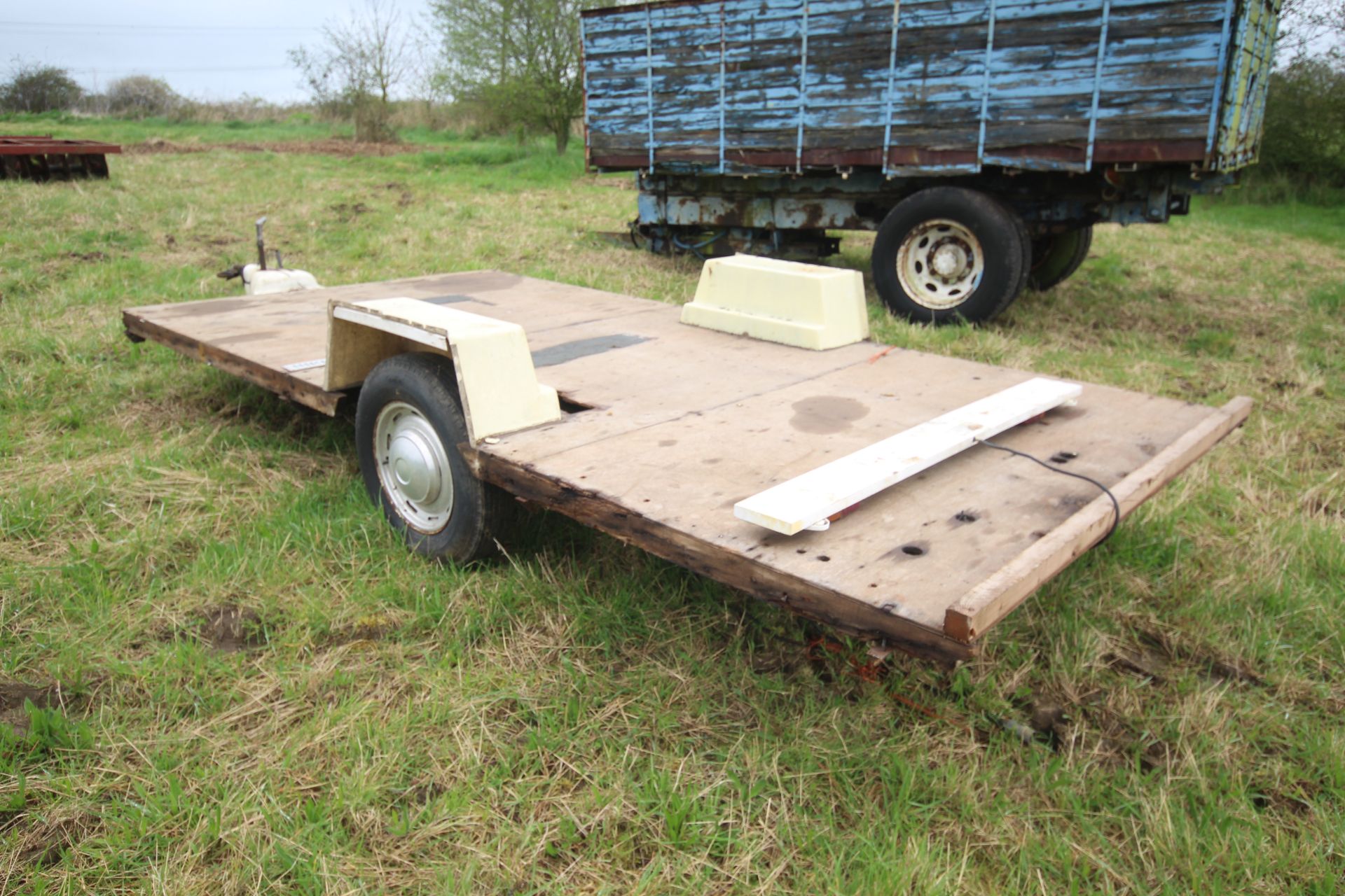 Single axle flatbed trailer. Ex-Bessacar caravan. - Image 3 of 18