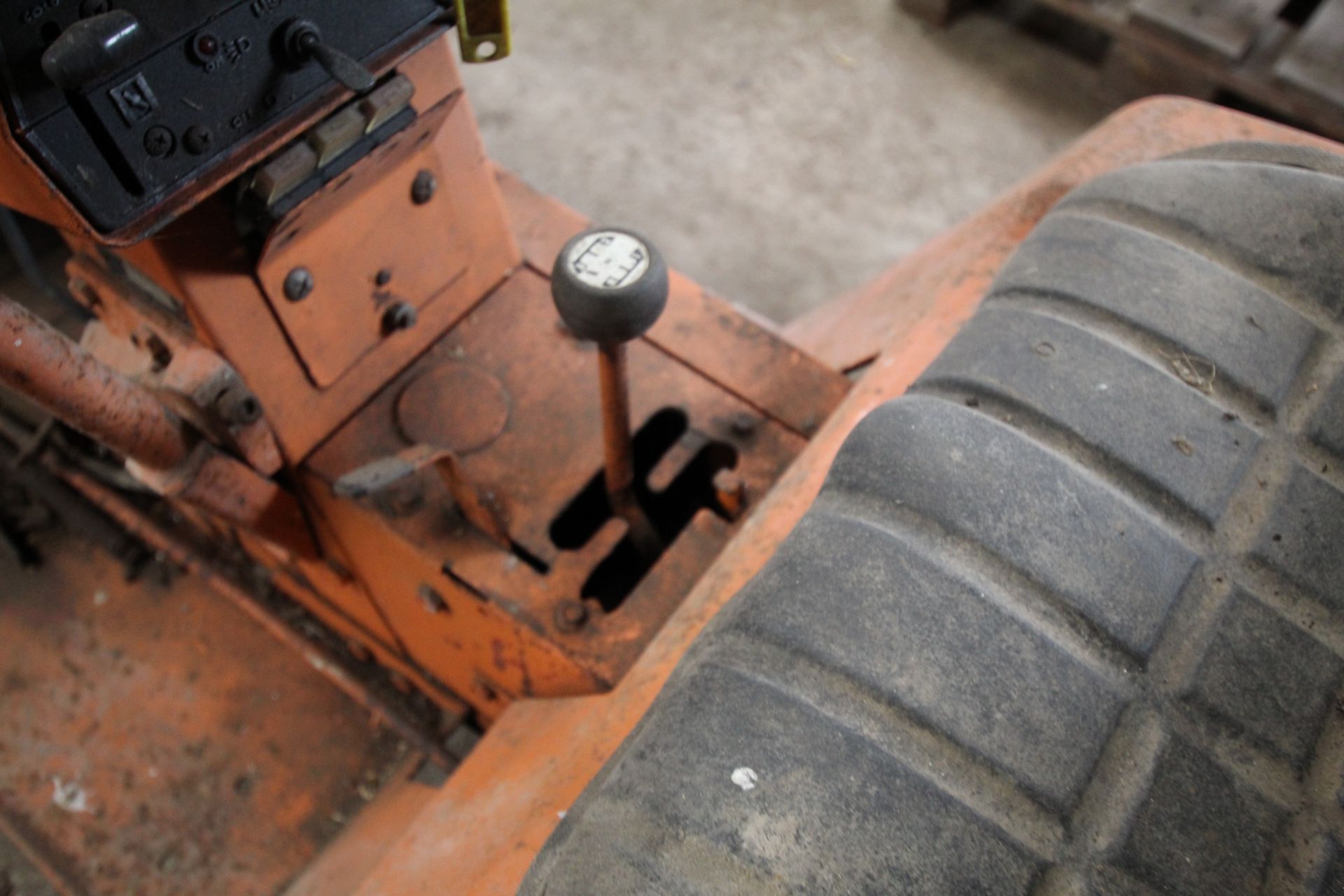 Wheel Horse 141 garden tractor. With 11 HP Briggs and Statton engine. - Image 9 of 15