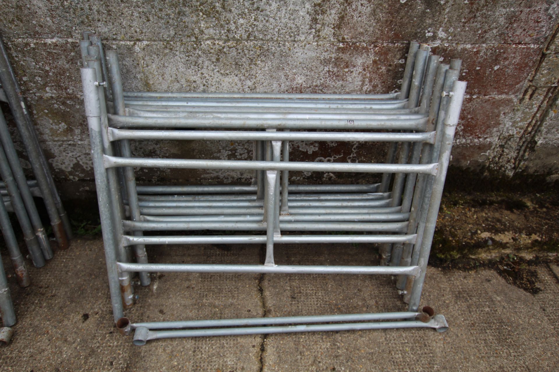 Quantity of galvanised tower scaffold.