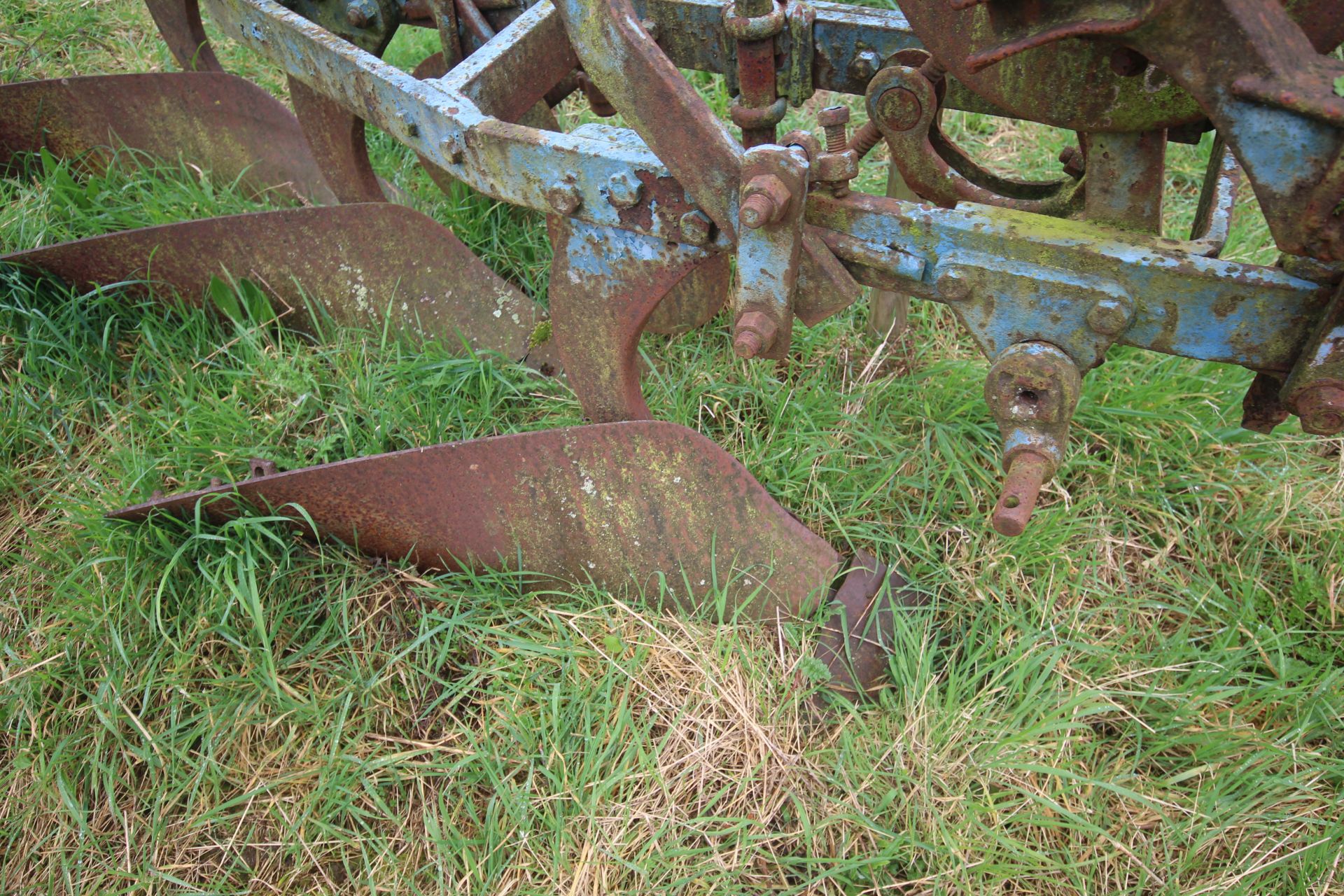 Ransomes TS59N 3 furrow conventional plough. With YL bodies, discs and skimmers. Owned from new. - Bild 10 aus 19