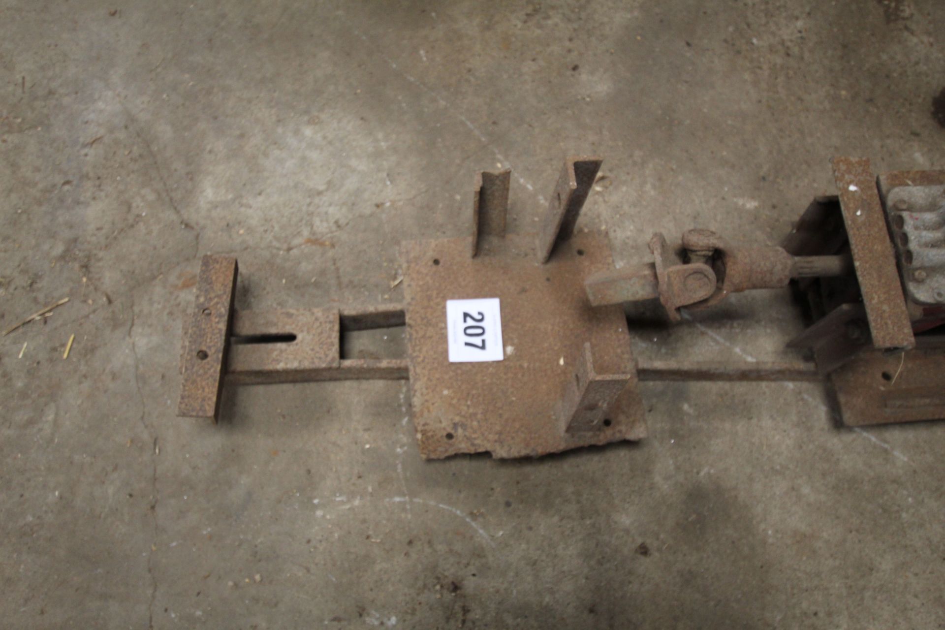 Linkage frame with PTO driven Standard Eight gearbox. - Bild 2 aus 8