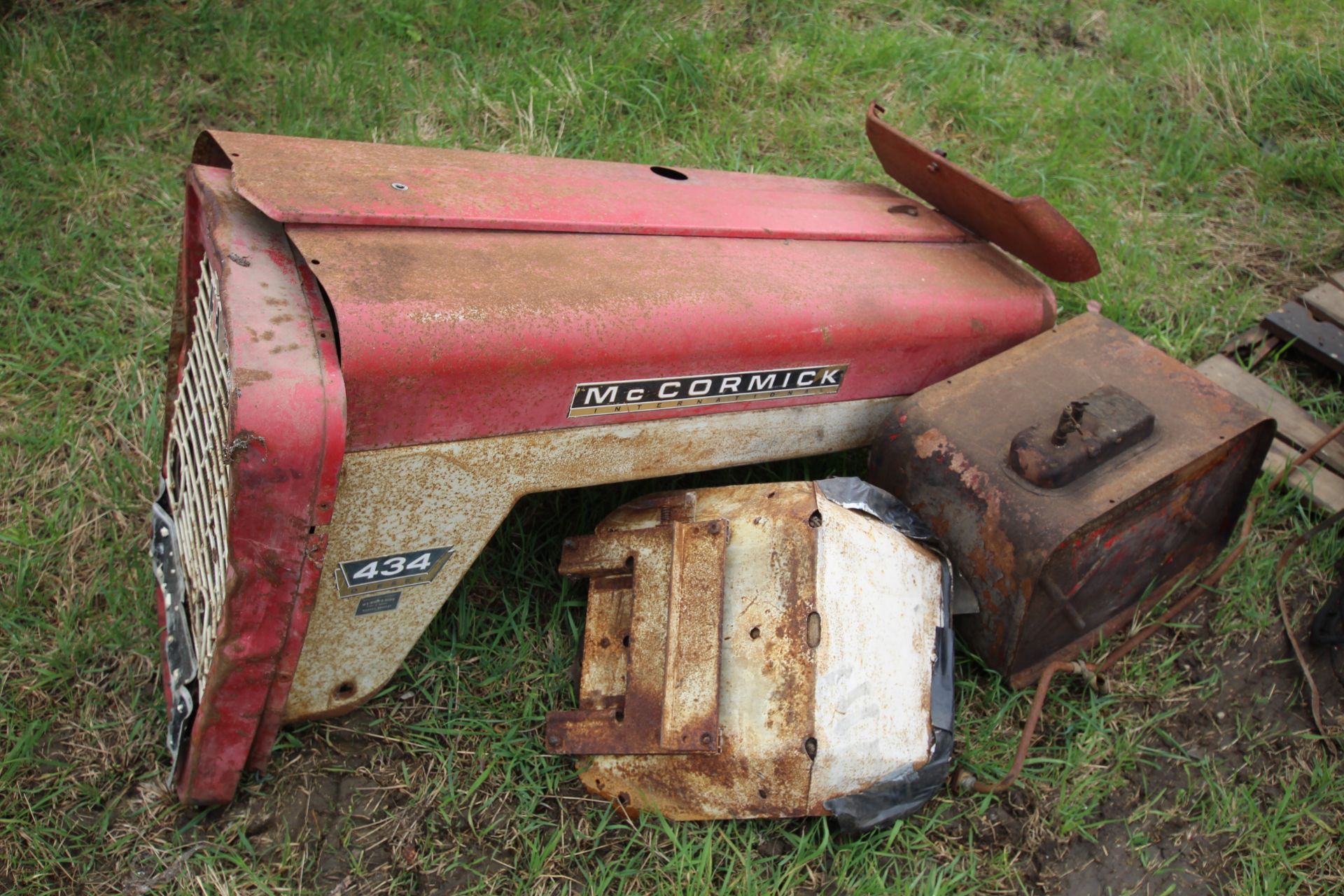 McCormick 434 2WD tractor Registration OAH 385F. Date of first registration 01/12/1967. Serial - Image 6 of 16