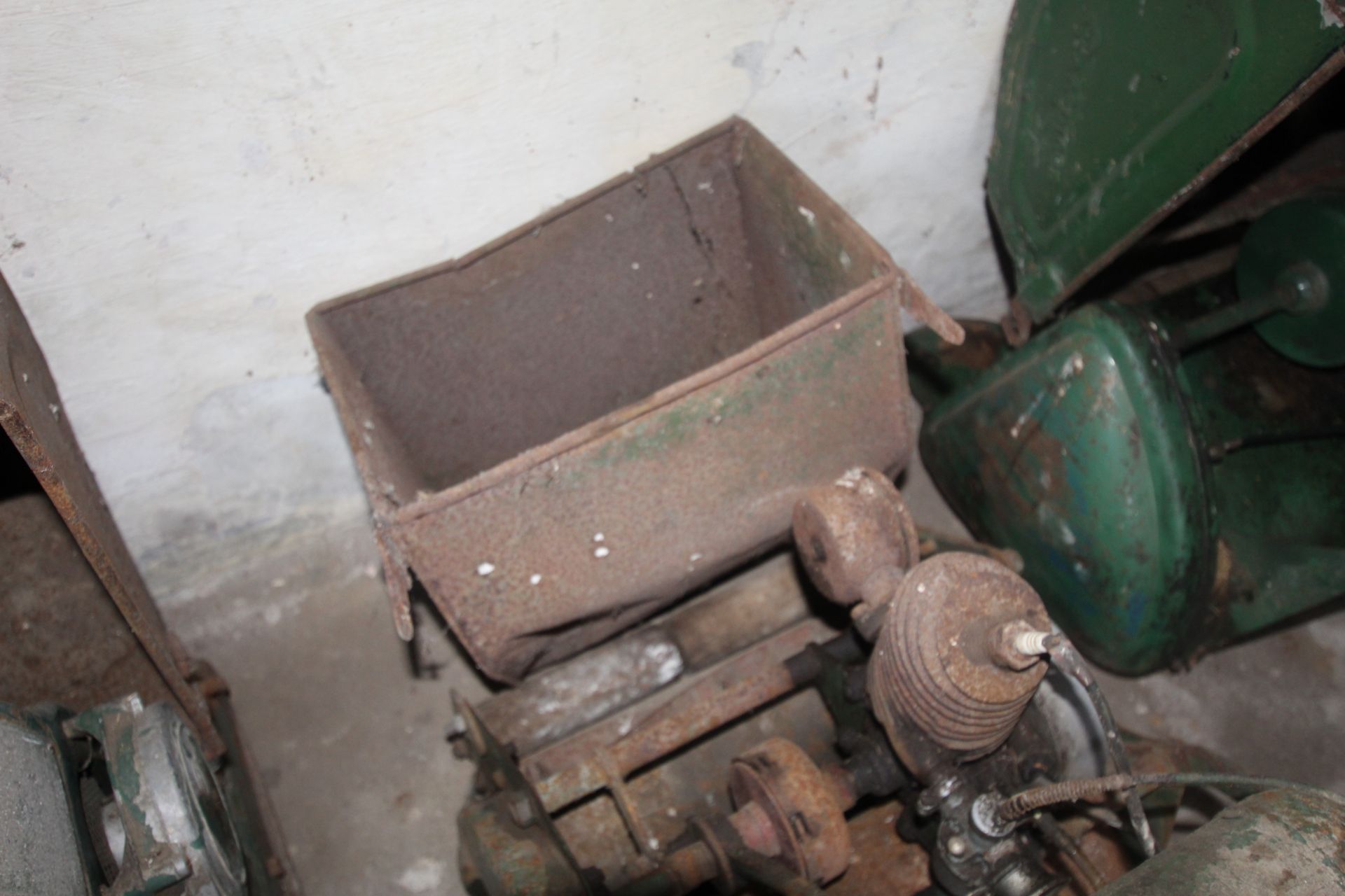 Small vintage cylinder mower. - Bild 4 aus 5