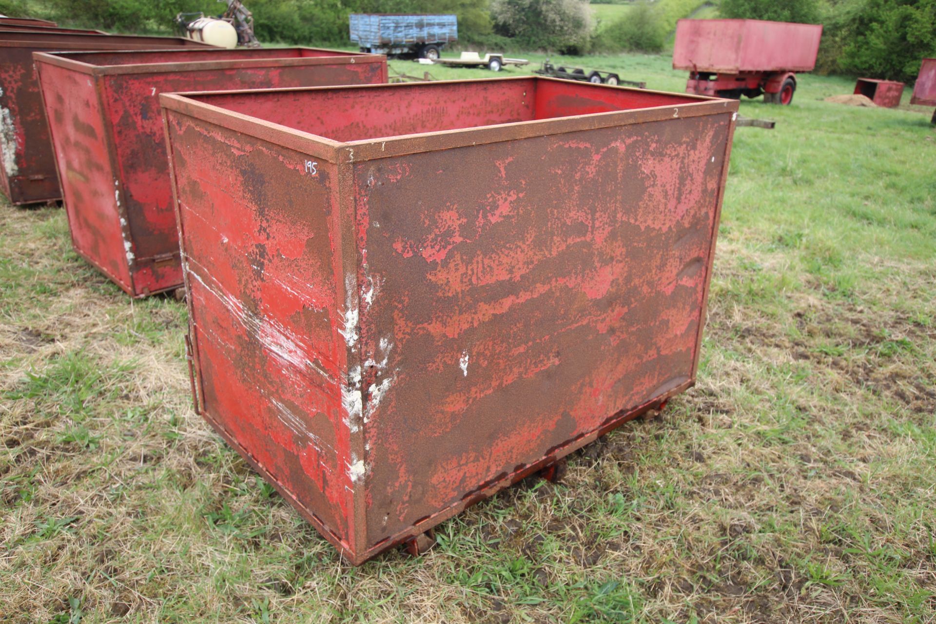 2T grain bin with bottom opening flap.