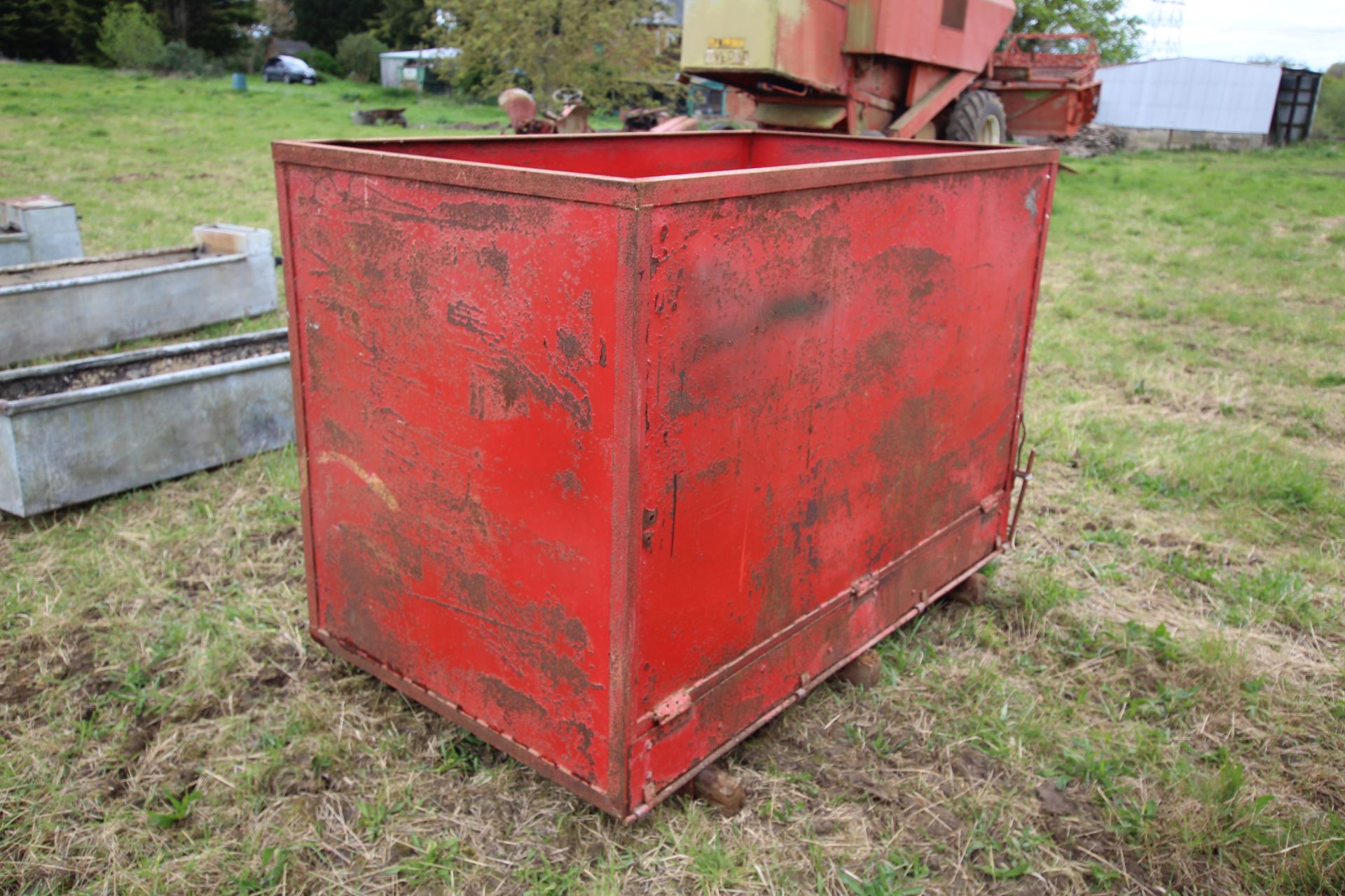 2T grain bin with bottom opening flap. - Image 3 of 5