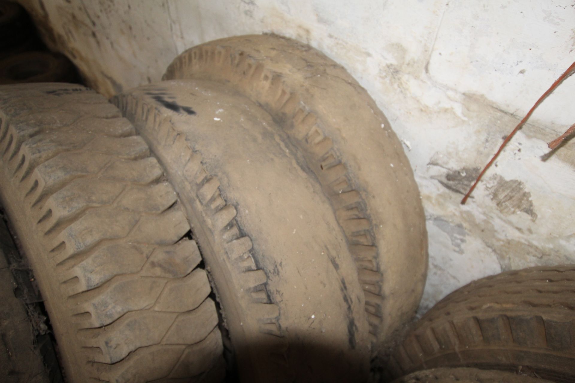 6x various lorry twin wheels and tyres. - Image 4 of 6