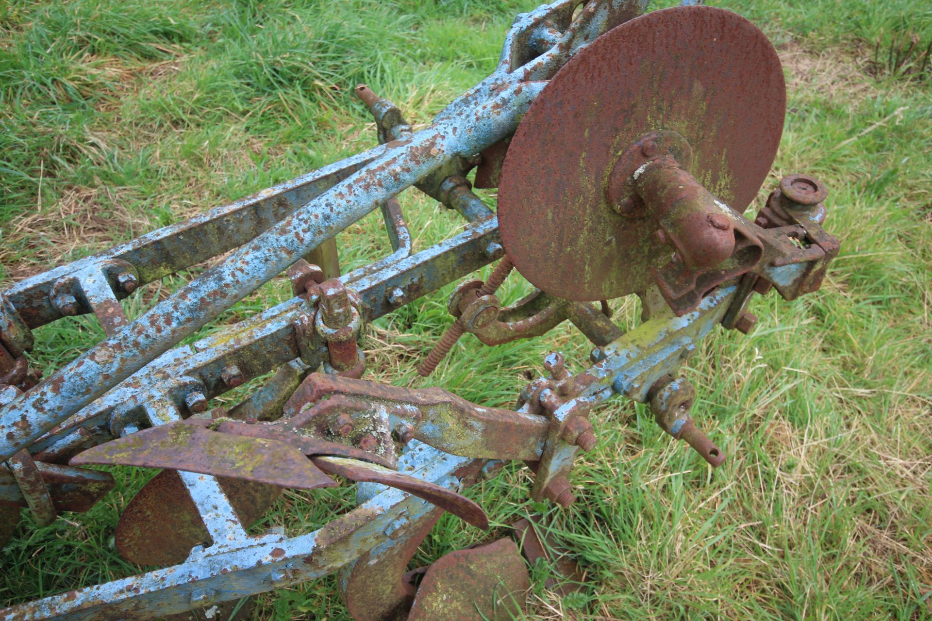 Ransomes TS59N 3 furrow conventional plough. With YL bodies, discs and skimmers. Owned from new. - Image 15 of 19