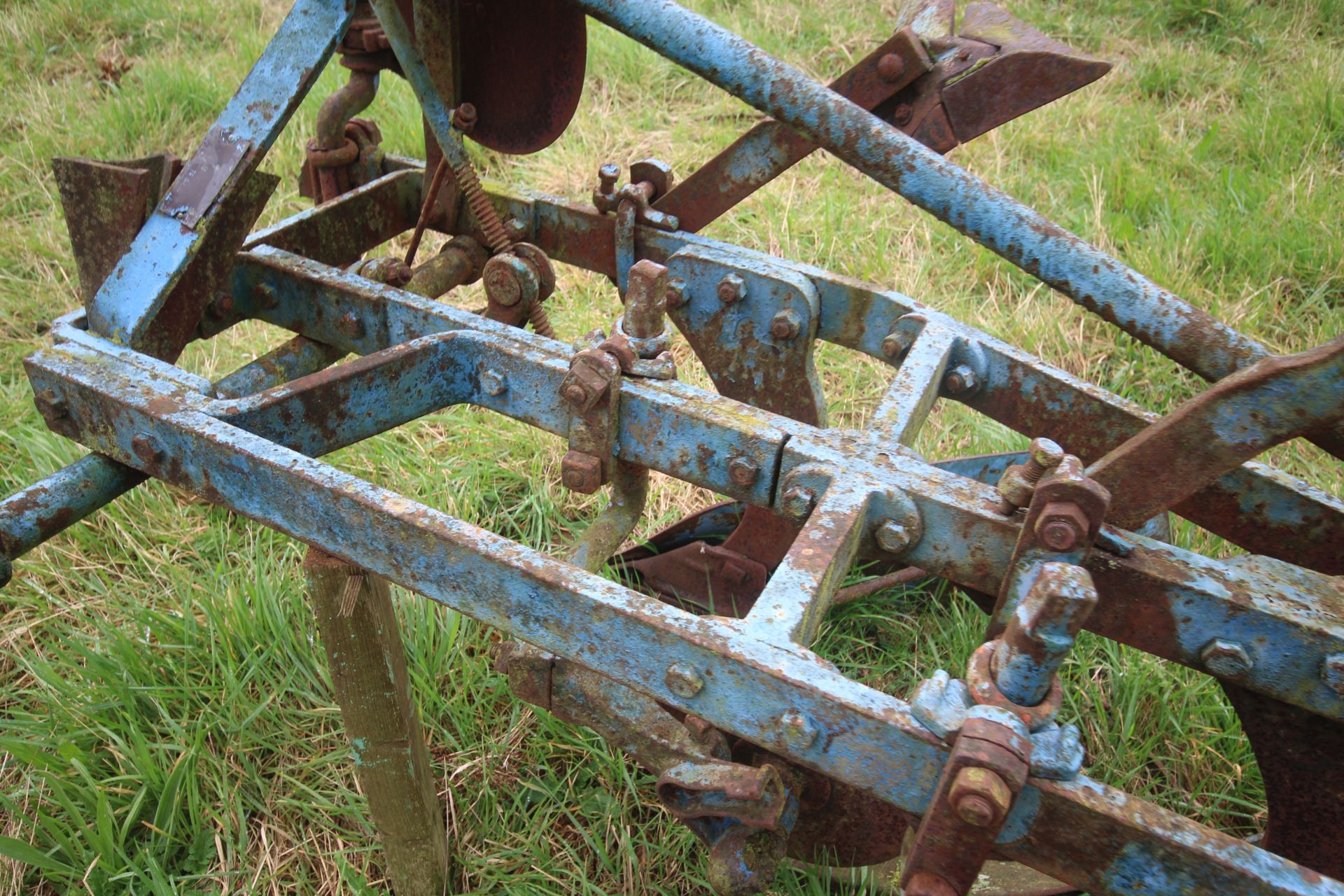 Ransomes TS59N 3 furrow conventional plough. With YL bodies, discs and skimmers. Owned from new. - Image 18 of 19