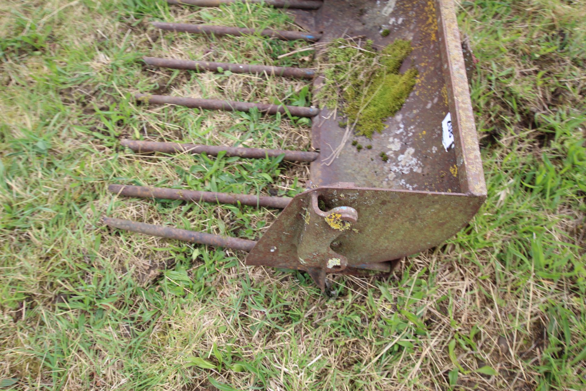 Horndraulic loader muck fork. - Image 2 of 5