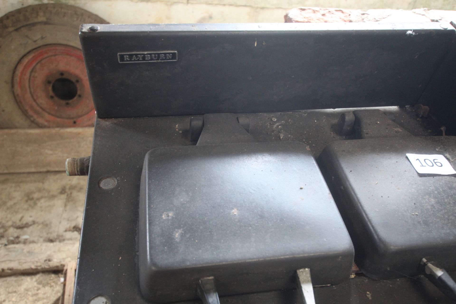 Solid fuel Rayburn and various flue parts. - Image 4 of 9