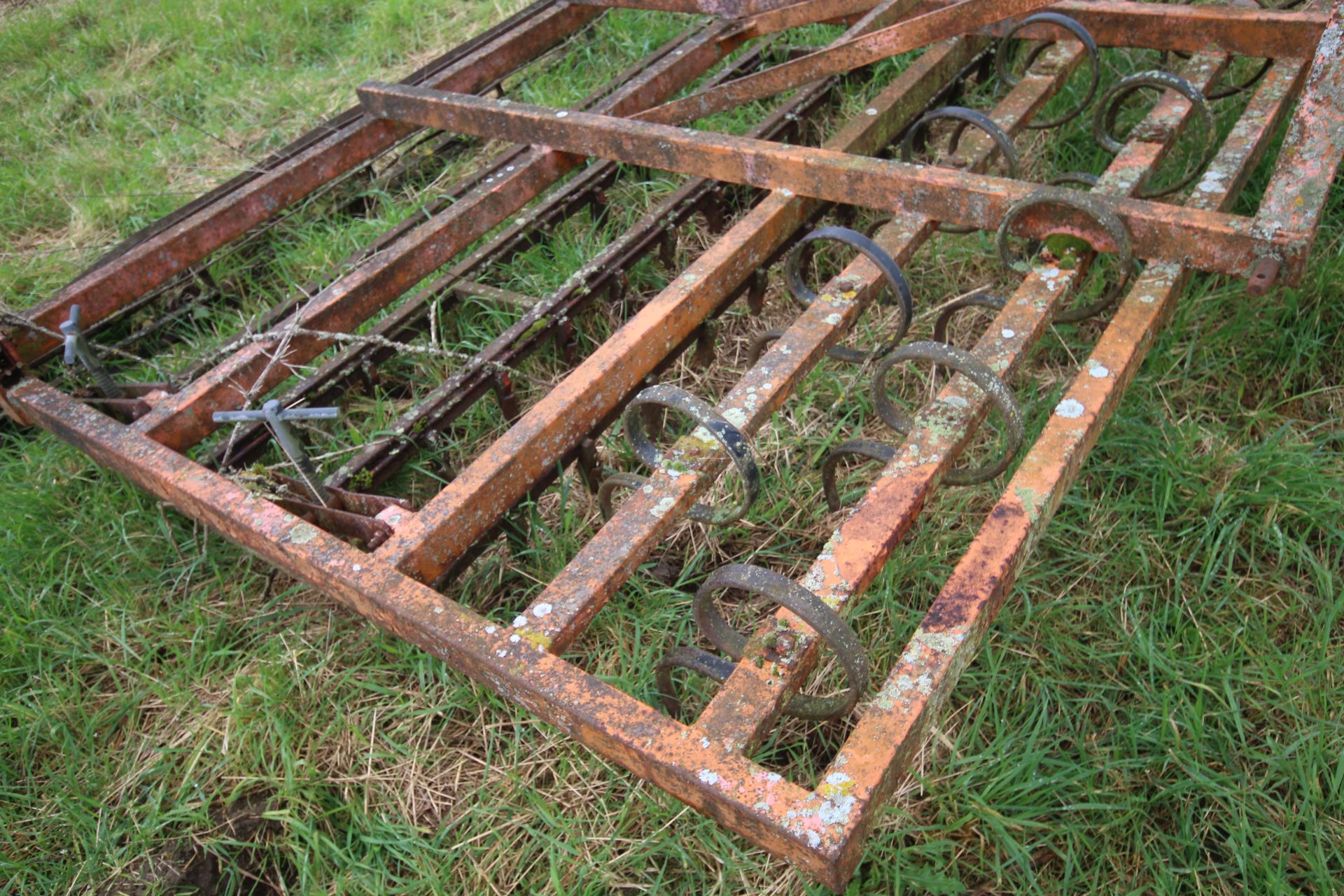 Blench 10ft mounted combination harrow. Comprising two rows spring tines, four rows Dutch harrow - Image 9 of 16
