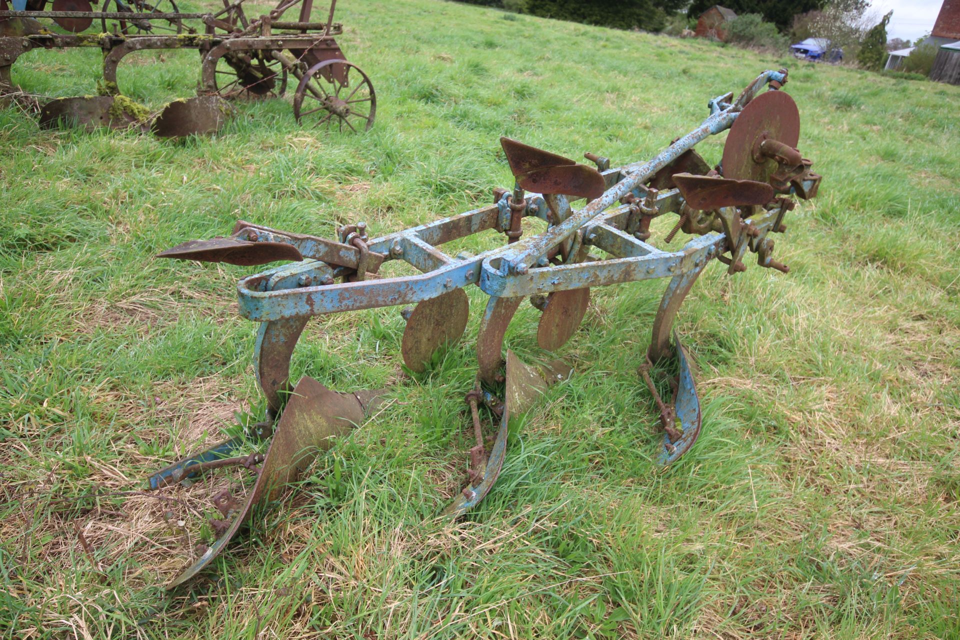 Ransomes TS59N 3 furrow conventional plough. With YL bodies, discs and skimmers. Owned from new. - Image 2 of 19