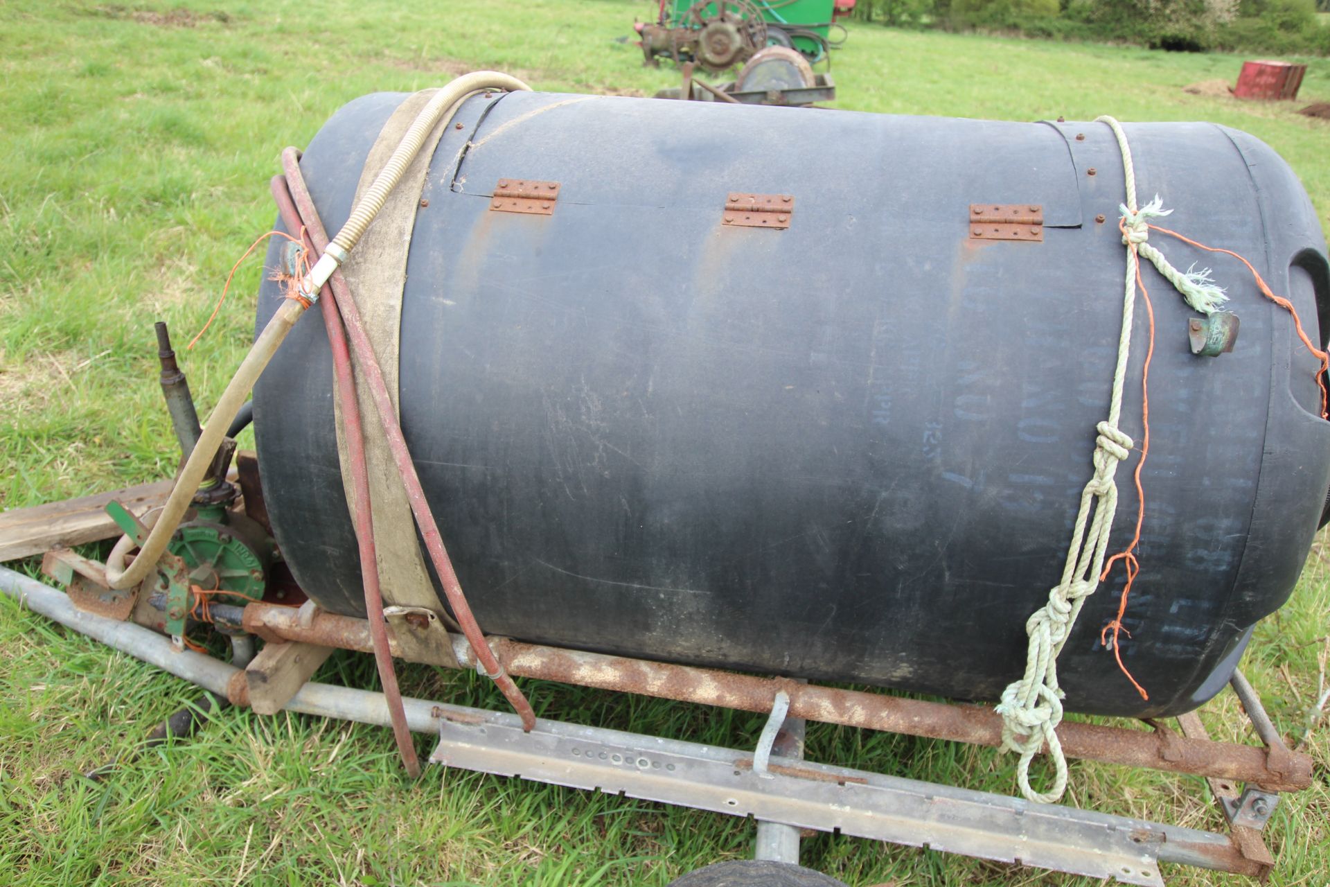 Farm made single axle tanker. Previously used for transporting fish. - Image 13 of 13