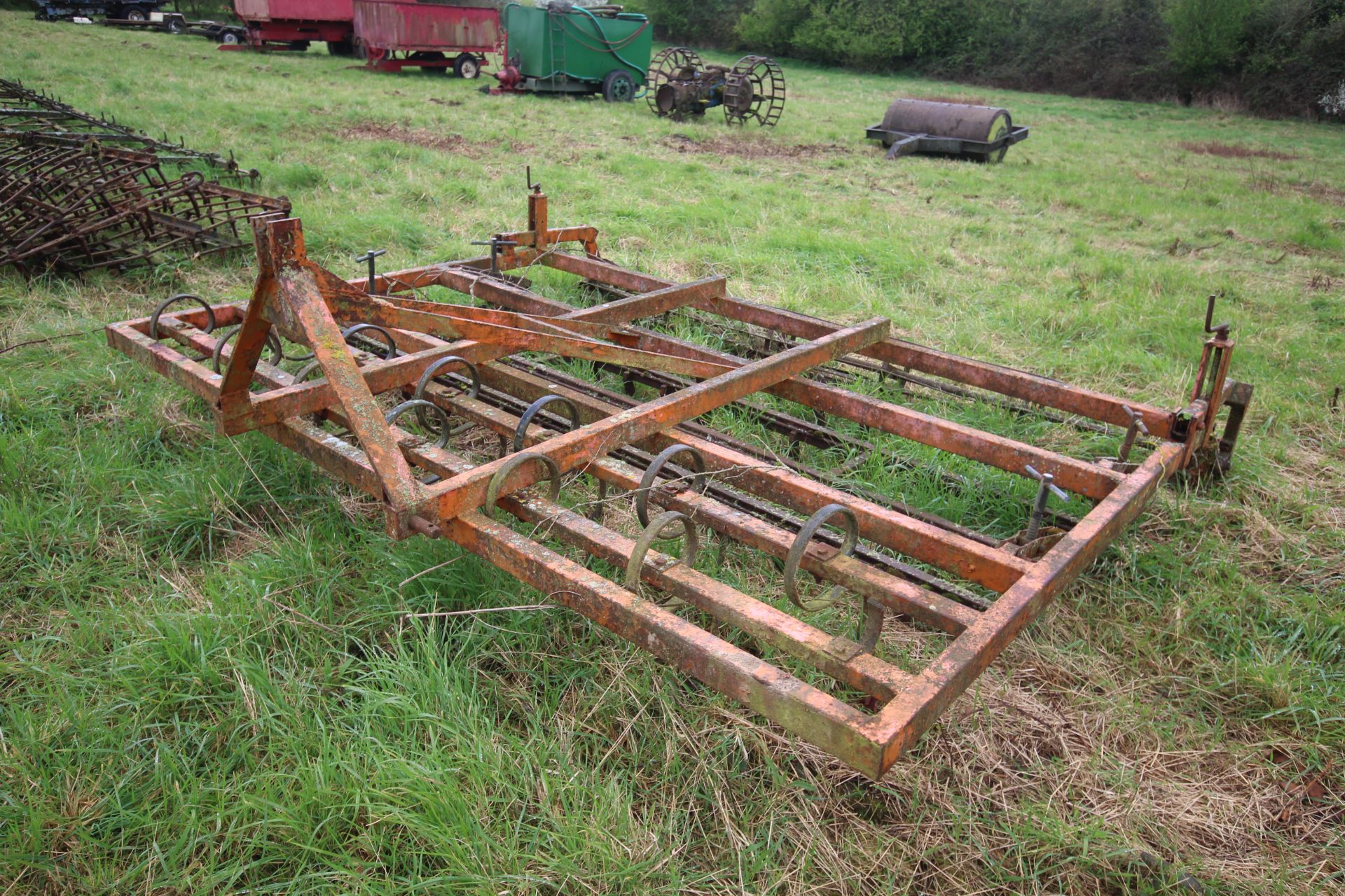Blench 10ft mounted combination harrow. Comprising two rows spring tines, four rows Dutch harrow - Image 4 of 16