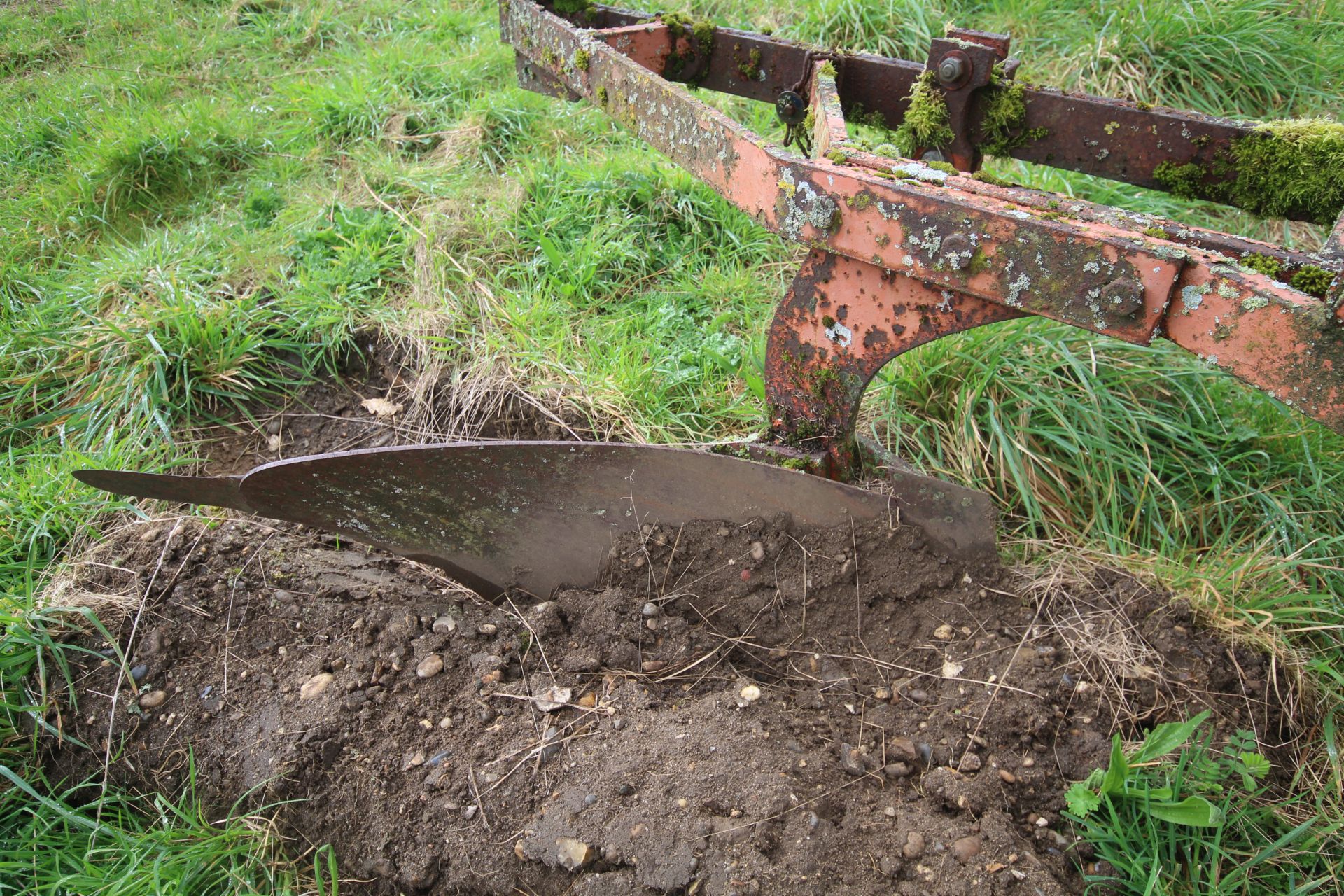 Ransomes three furrow conventional plough. Converted to two furrow. - Image 10 of 15