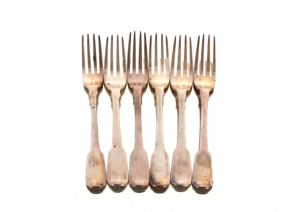 A set of six George III "Fiddle" pattern table forks bearing family crest, London 1814, 14.5oz