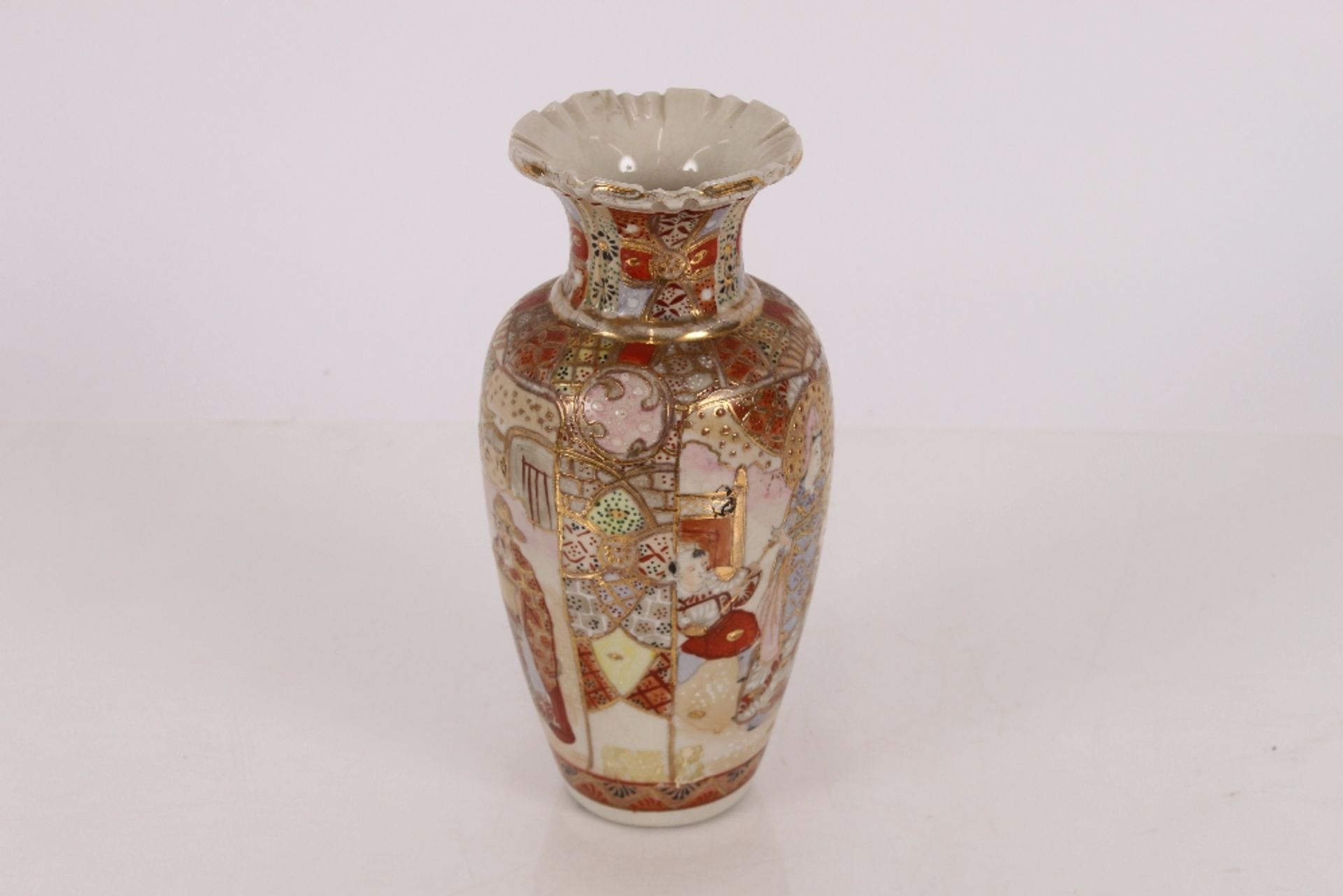 A pair of Japanese Kutani type baluster vases, decorated with figures in a garden setting, 28cm - Image 19 of 31