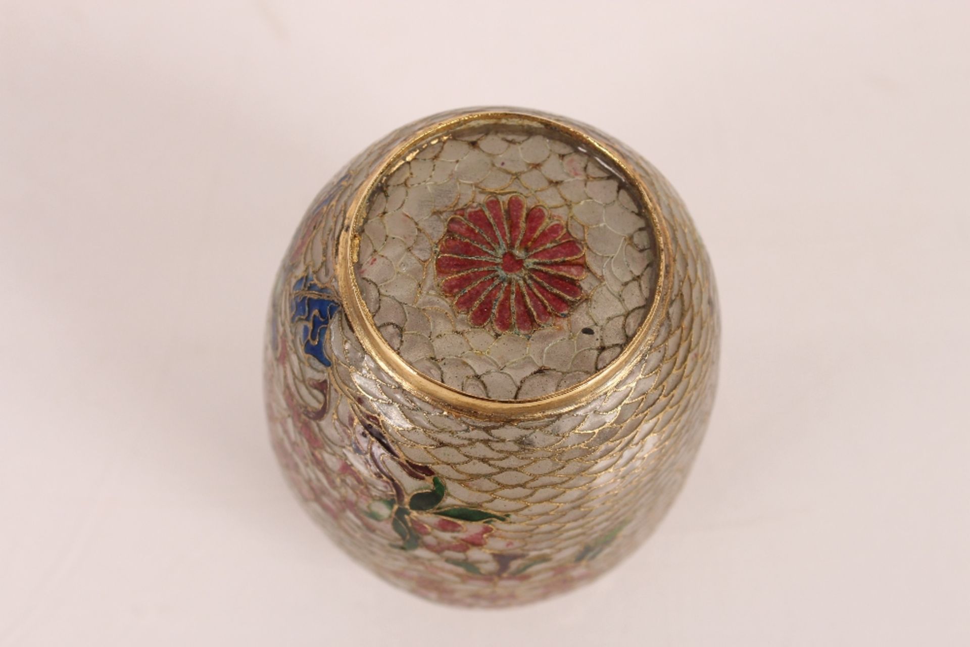 A matching pair of glass cloisonné Plique-a-Jour lidded lars, 11cms - Image 9 of 9