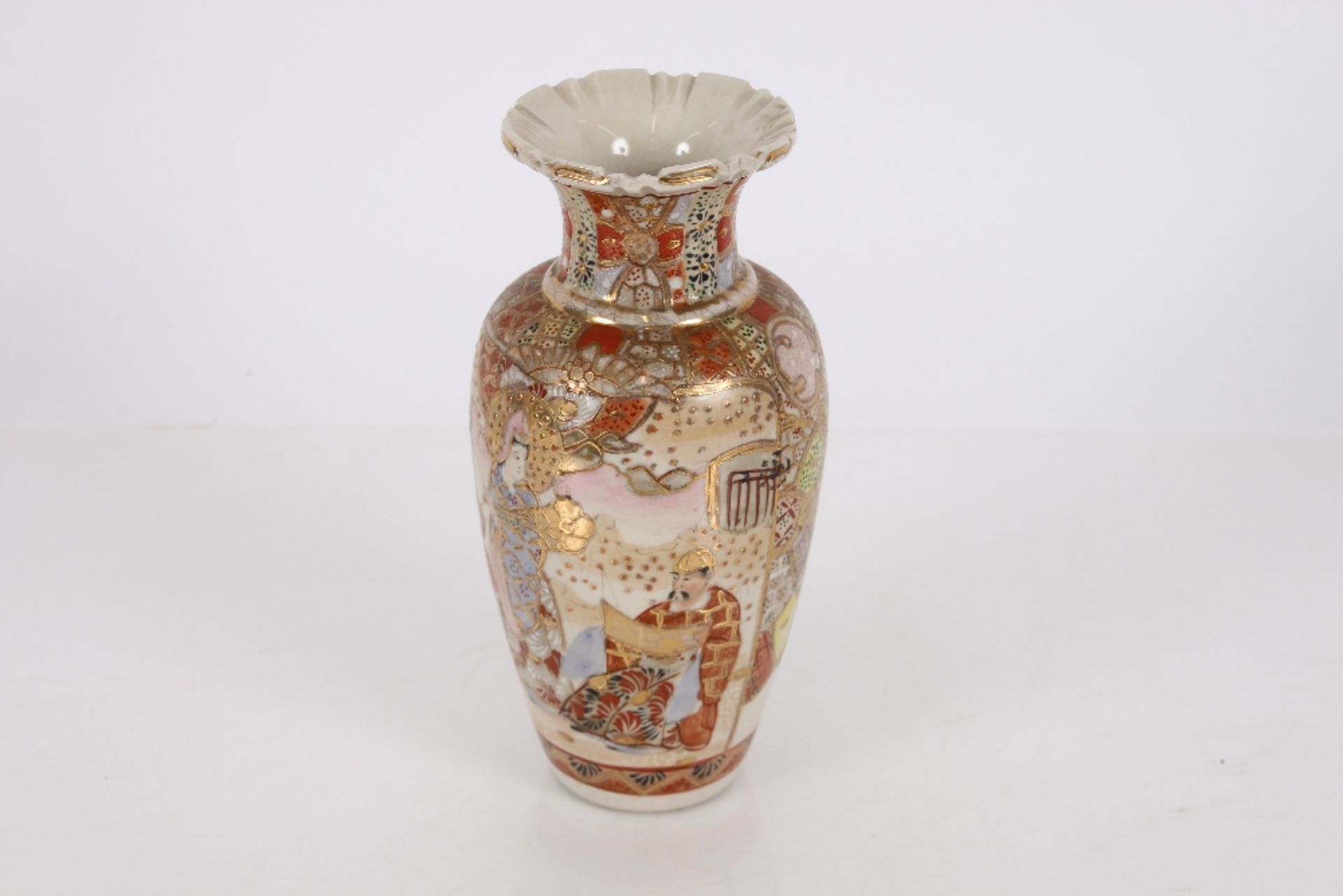 A pair of Japanese Kutani type baluster vases, decorated with figures in a garden setting, 28cm - Image 18 of 31